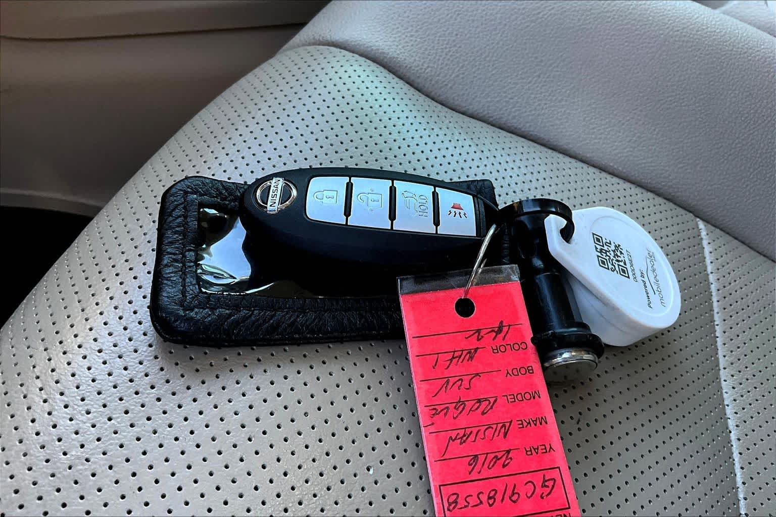 2016 Nissan Rogue SL Pearl White at HGreg Houston