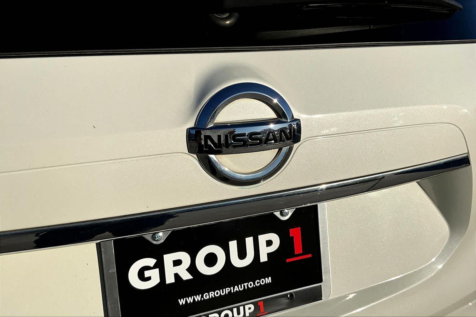 2016 Nissan Rogue SL Pearl White at HGreg Houston