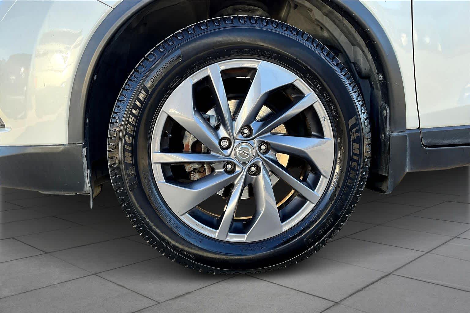 2016 Nissan Rogue SL Pearl White at HGreg Houston