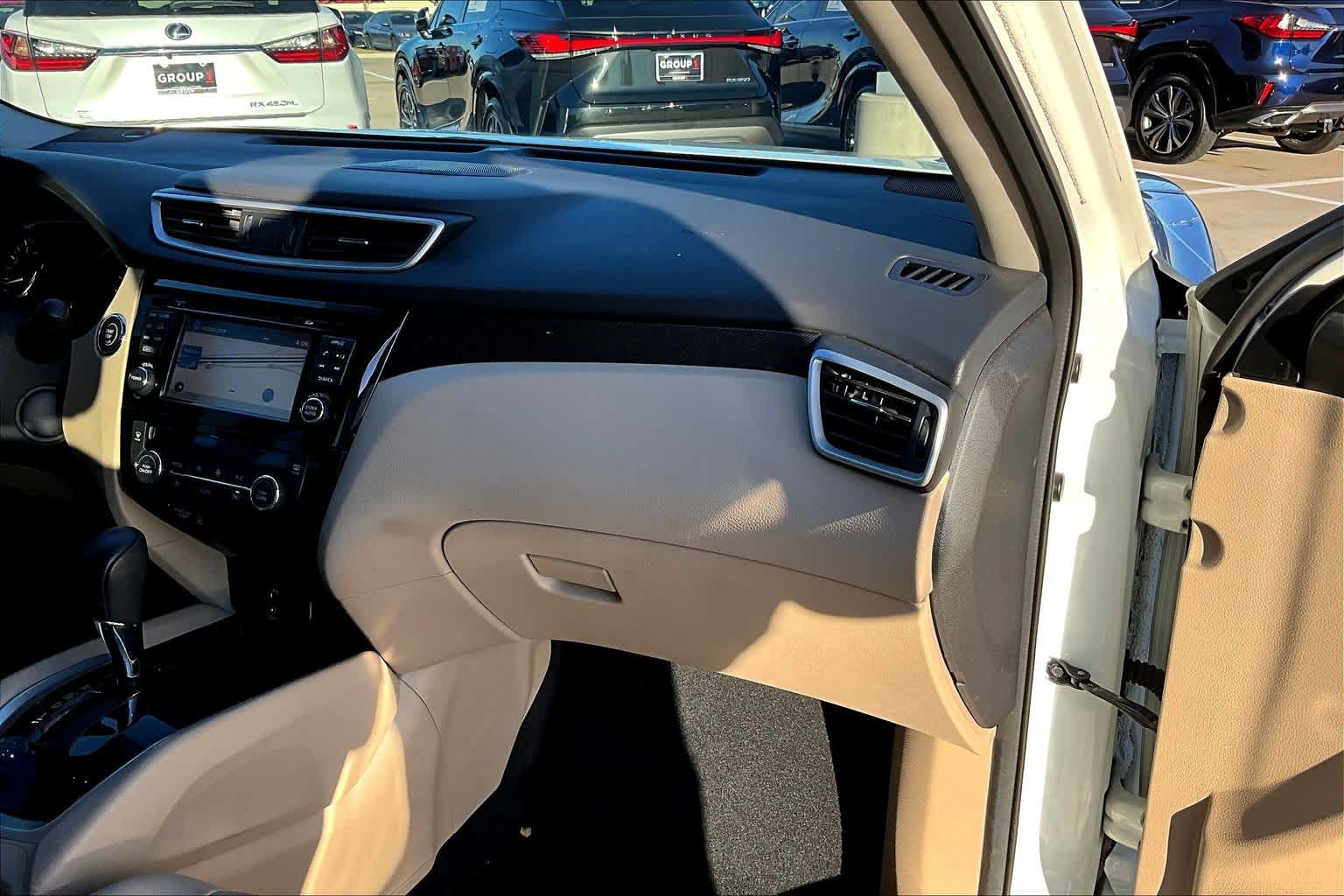 2016 Nissan Rogue SL Pearl White at HGreg Houston