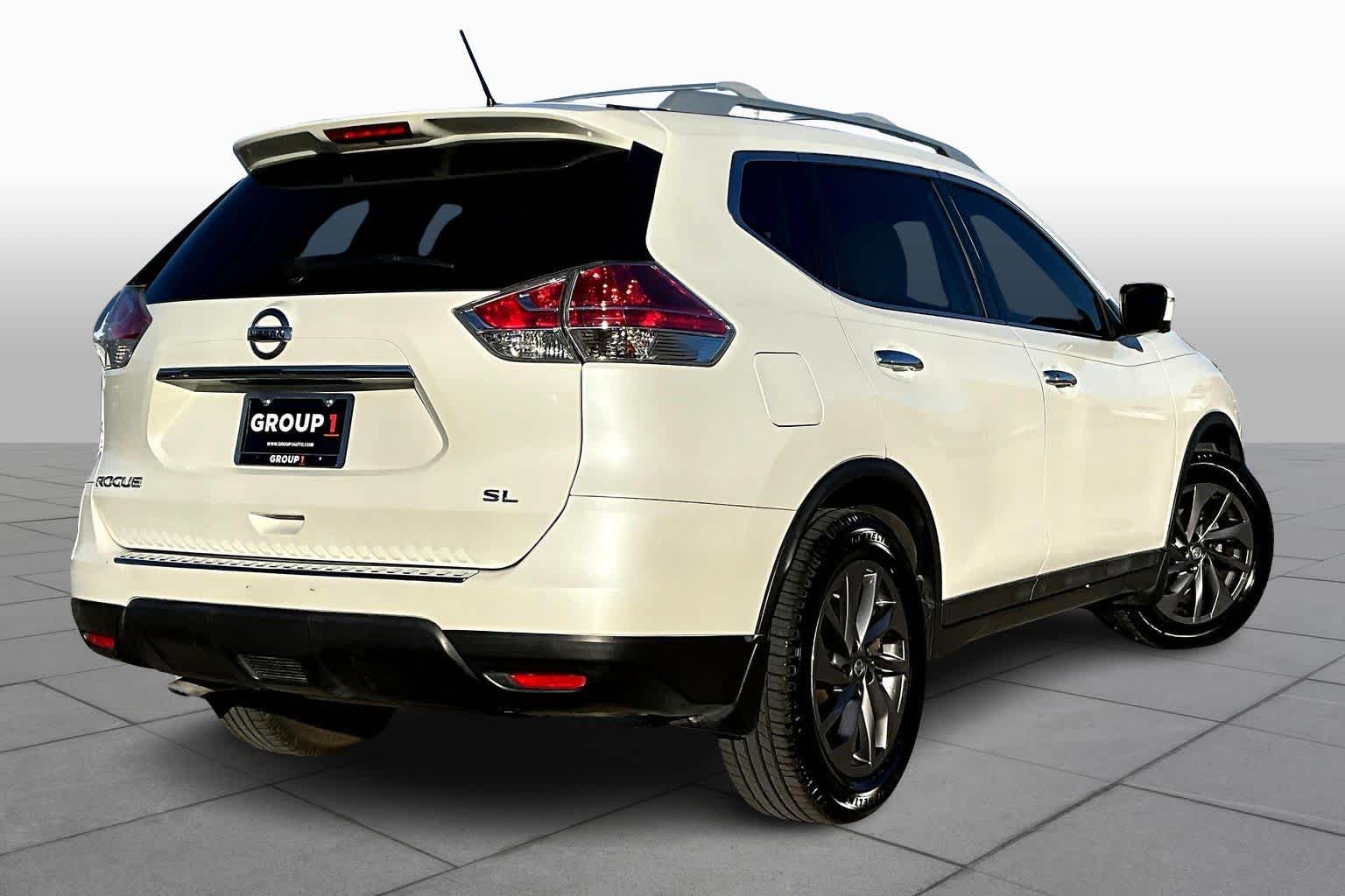 2016 Nissan Rogue SL Pearl White at HGreg Houston