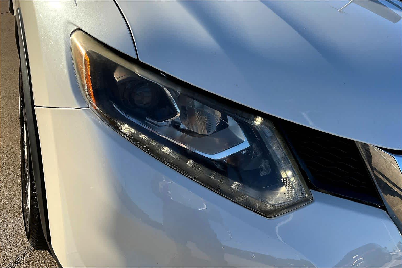 2016 Nissan Rogue SL Pearl White at HGreg Houston