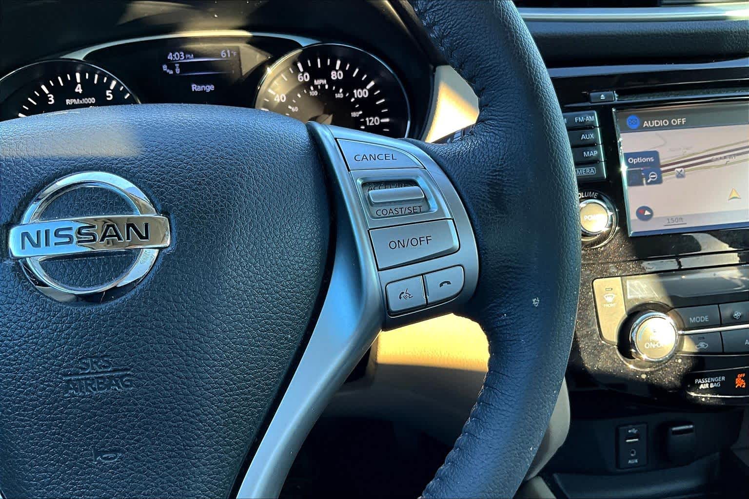 2016 Nissan Rogue SL Pearl White at HGreg Houston