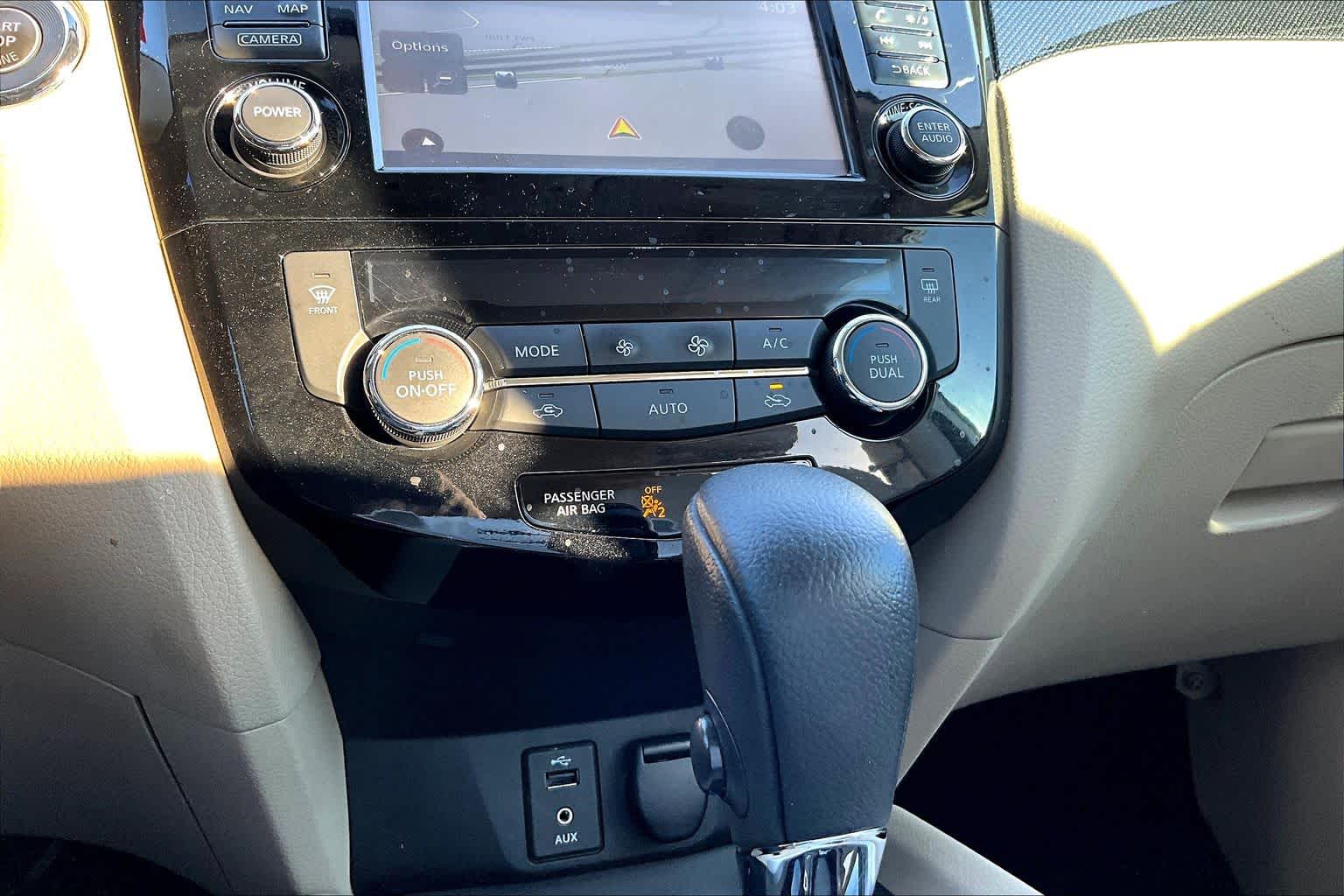 2016 Nissan Rogue SL Pearl White at HGreg Houston