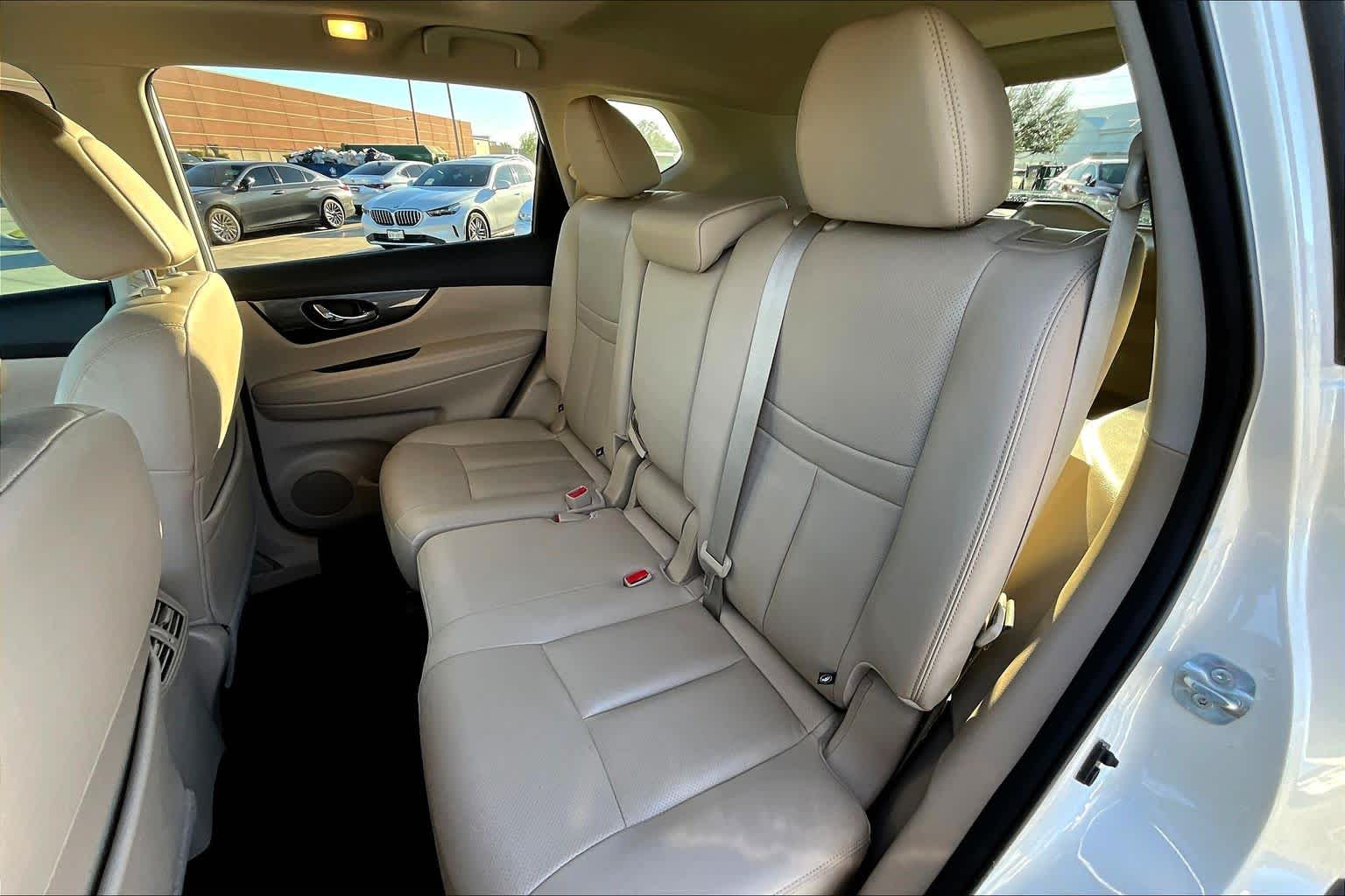 2016 Nissan Rogue SL Pearl White at HGreg Houston