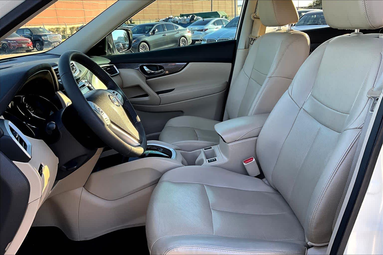 2016 Nissan Rogue SL Pearl White at HGreg Houston