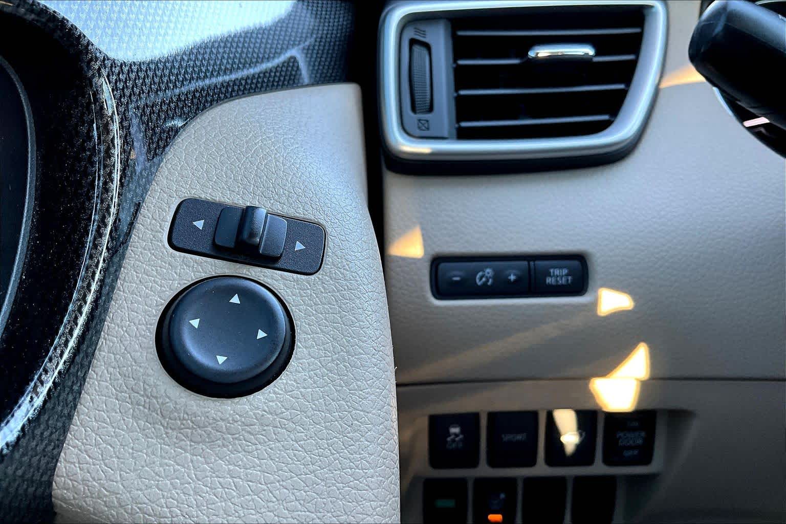 2016 Nissan Rogue SL Pearl White at HGreg Houston