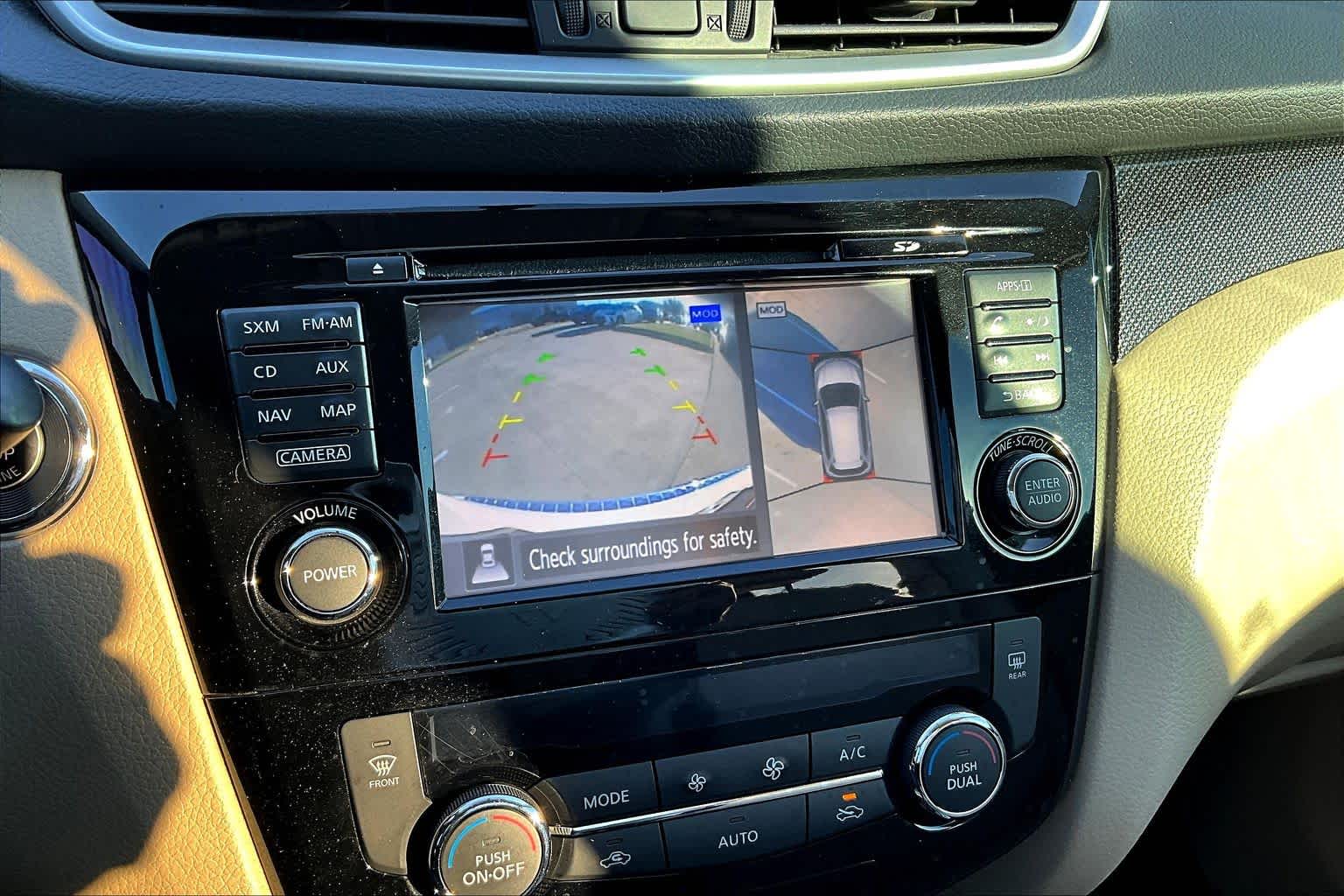 2016 Nissan Rogue SL Pearl White at HGreg Houston