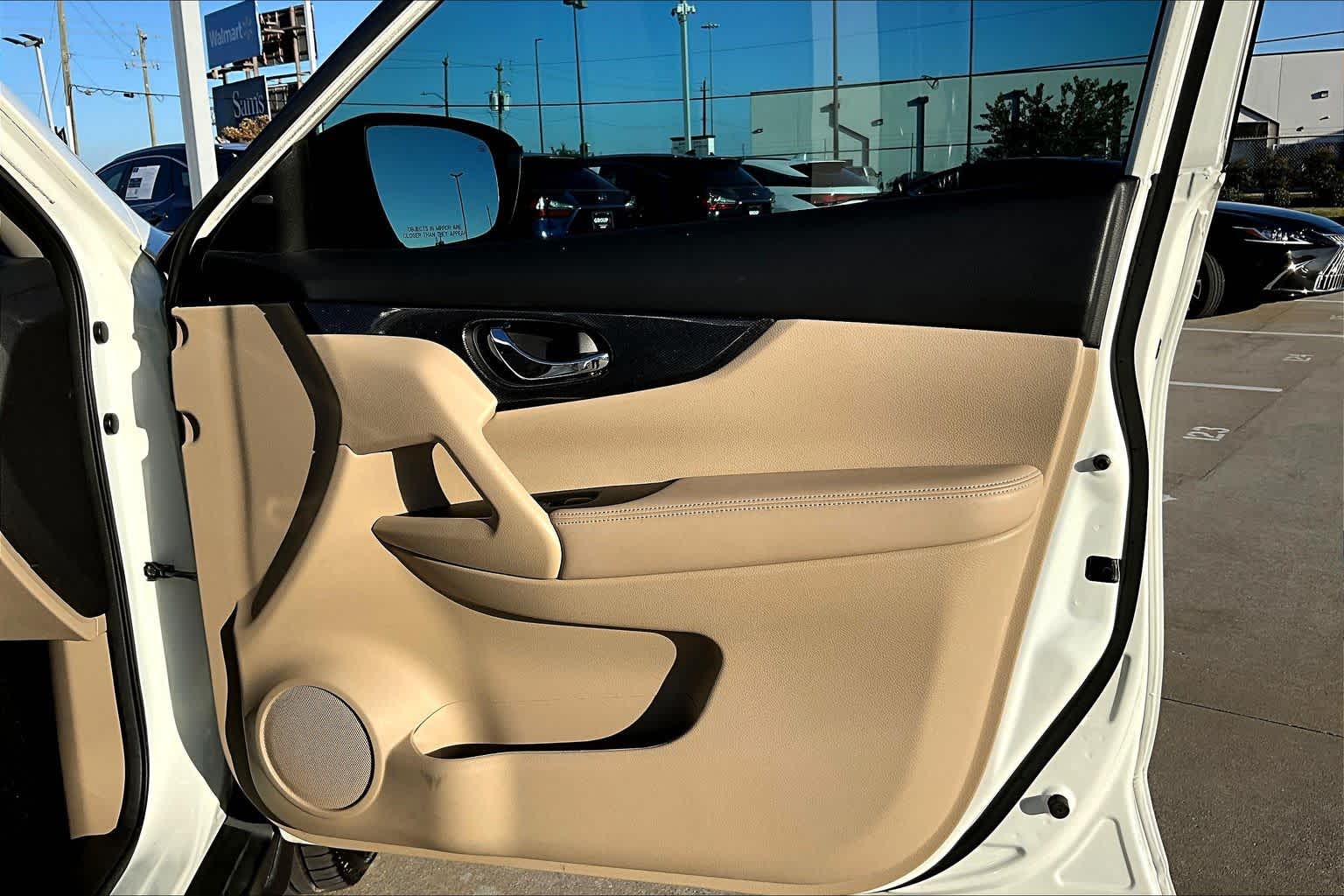 2016 Nissan Rogue SL Pearl White at HGreg Houston