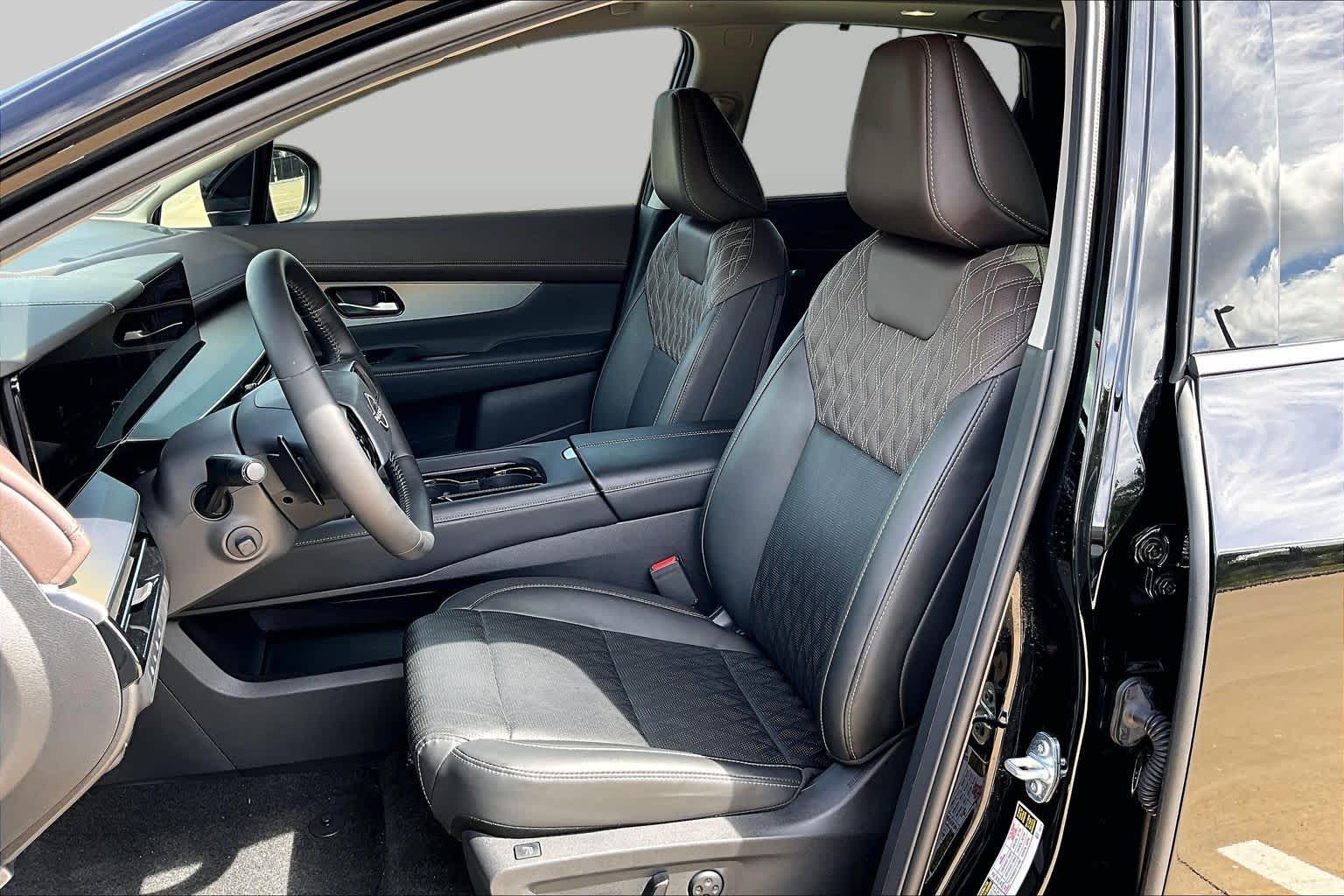 2025 Nissan Murano photo 8 of 37
