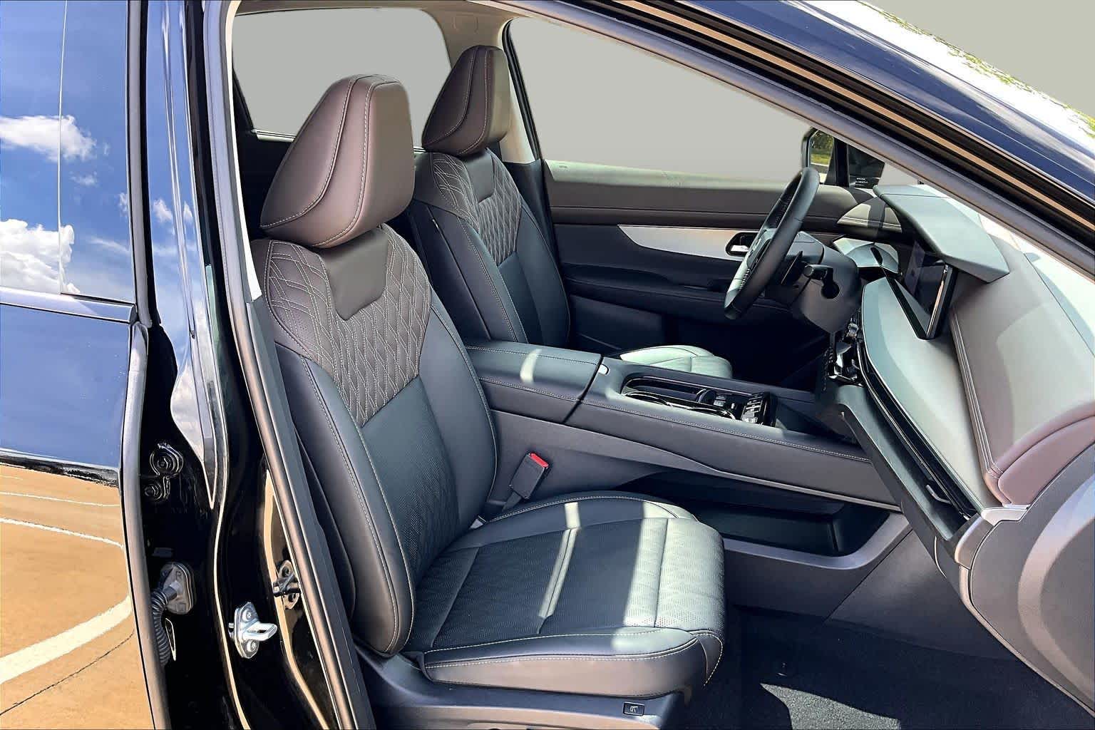 2025 Nissan Murano photo 9 of 37