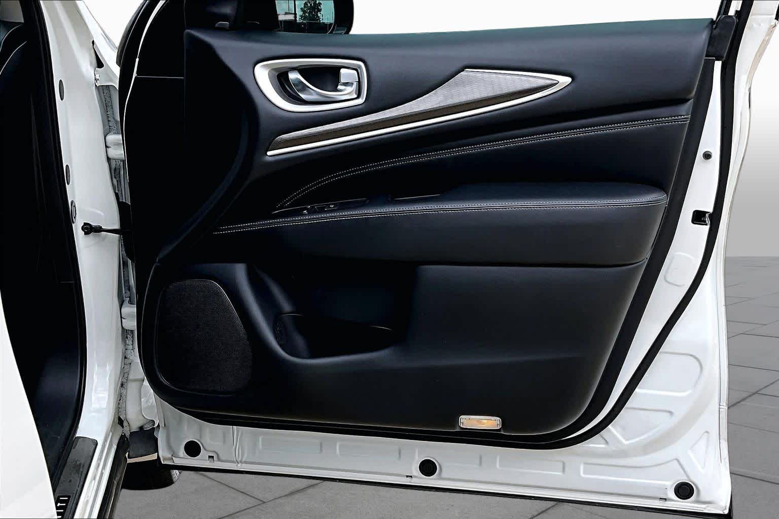 2020 INFINITI QX60 photo 23 of 34