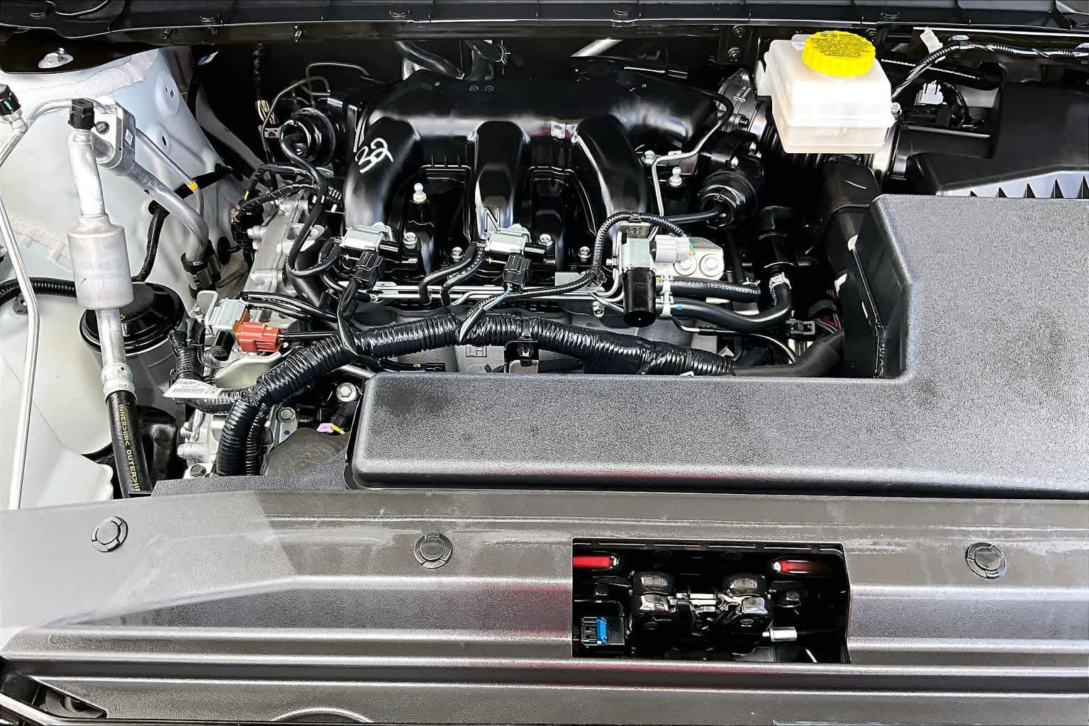 2026 Nissan Pathfinder Platinum Everest White Pearl Tricoat/Super Black at Group 1 GMC Buick South