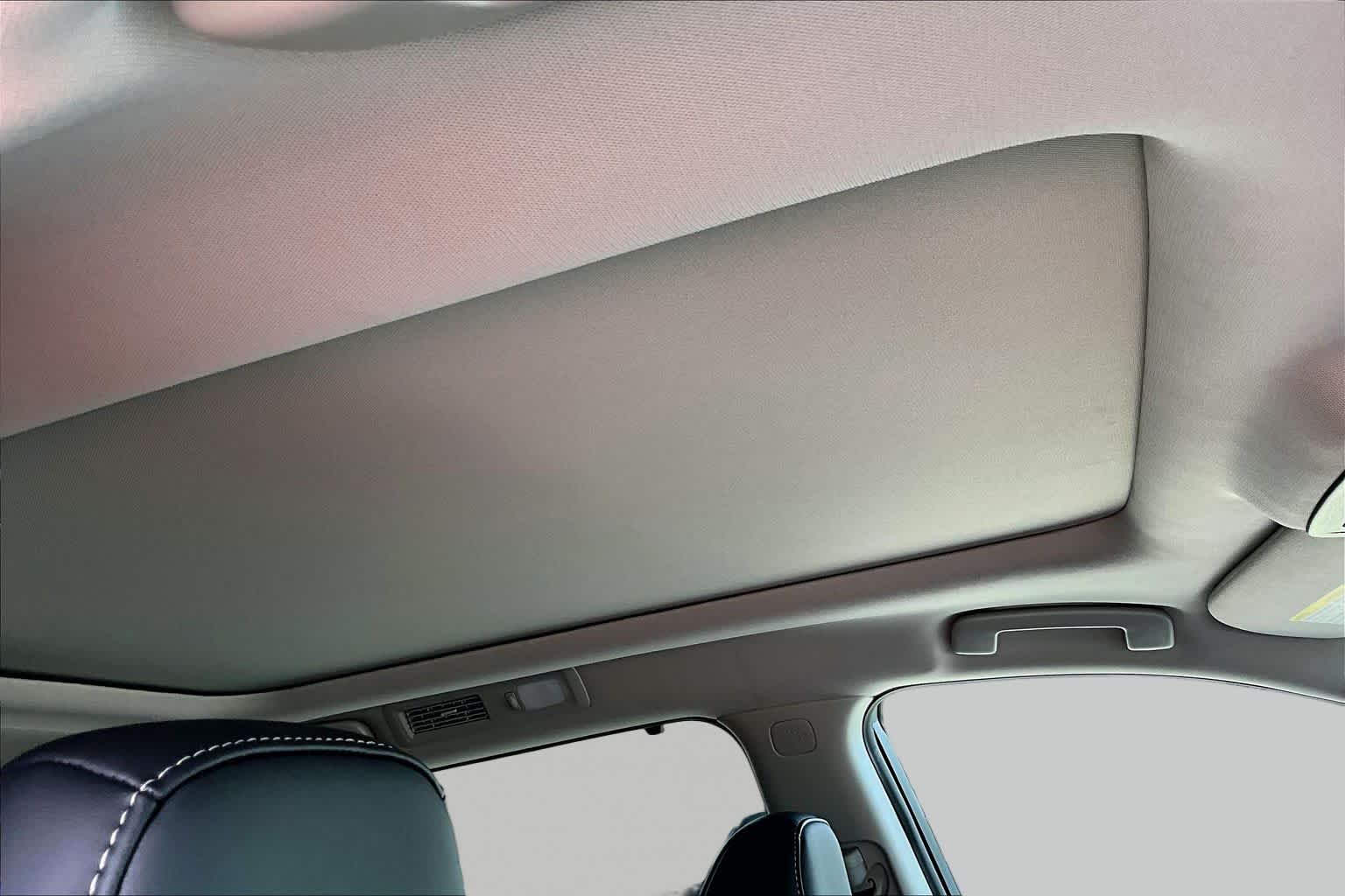 2026 Nissan Pathfinder Platinum Everest White Pearl Tricoat/Super Black at Group 1 GMC Buick South