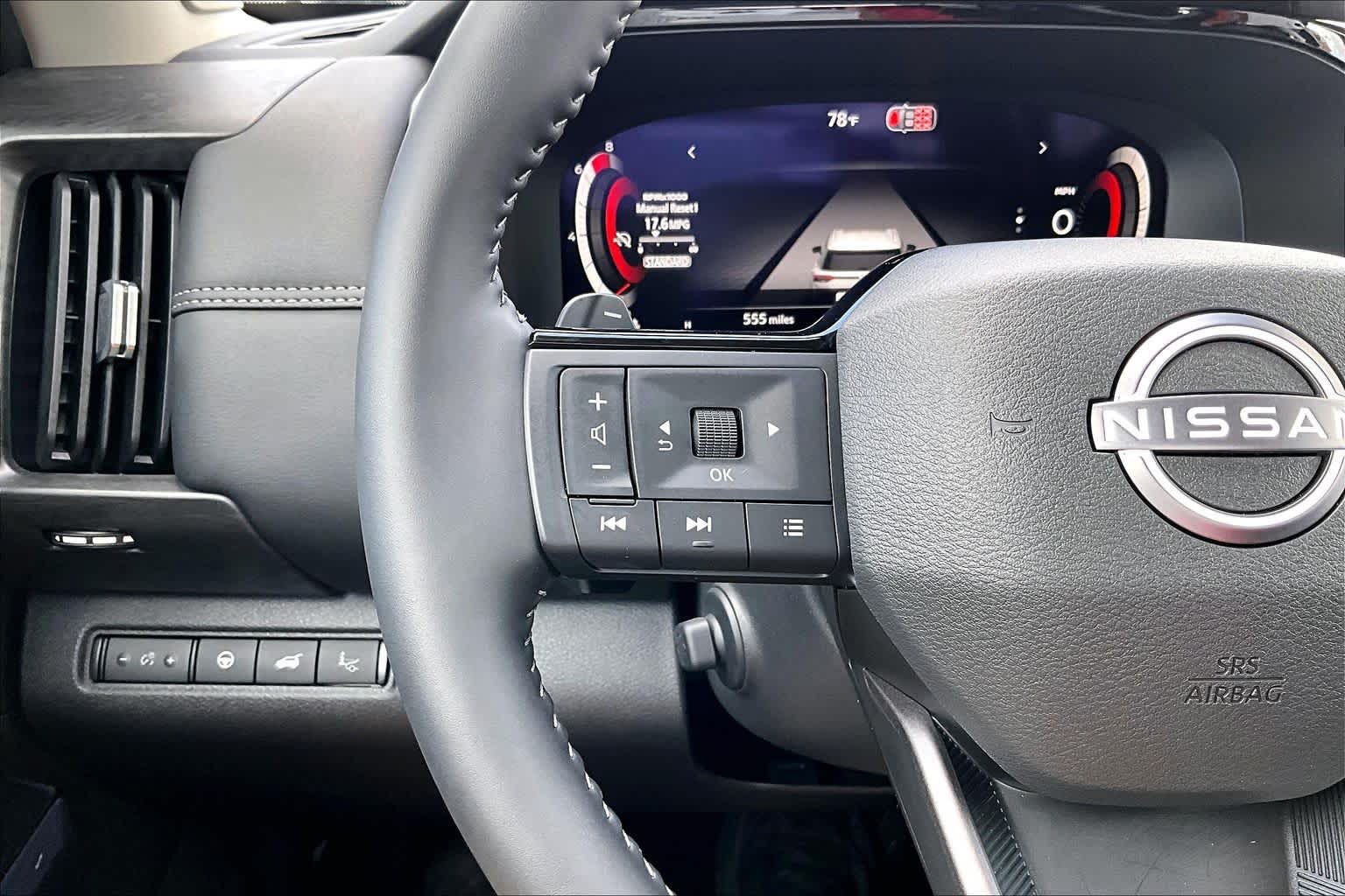 2026 Nissan Pathfinder Platinum Everest White Pearl Tricoat/Super Black at Group 1 GMC Buick South