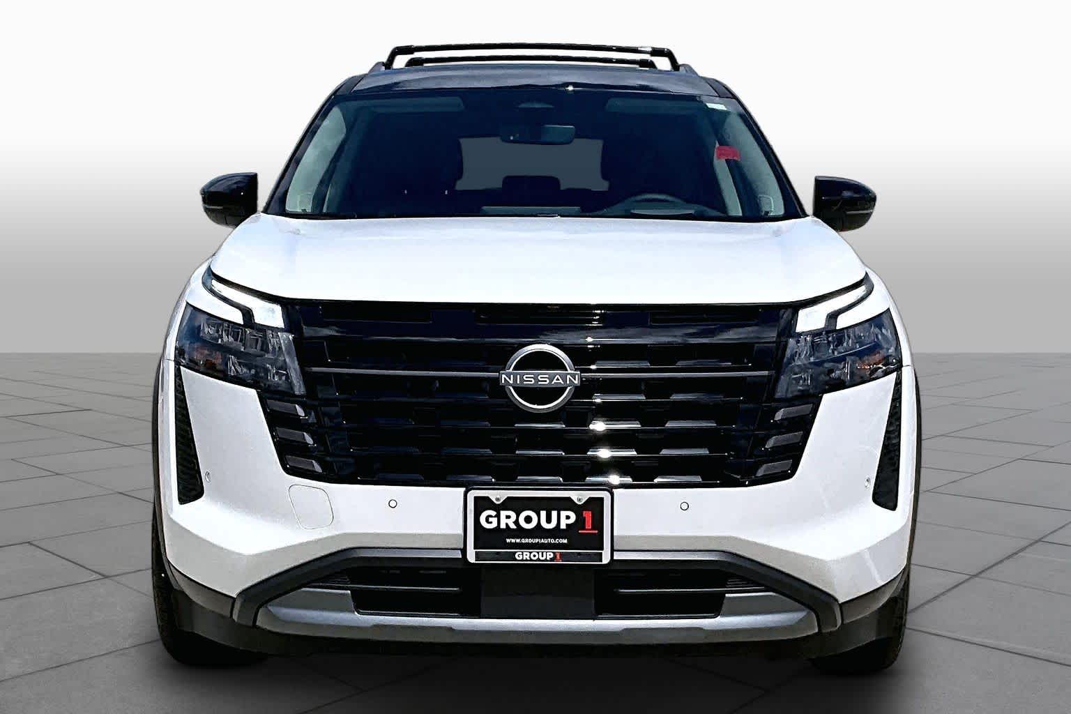2026 Nissan Pathfinder Platinum Everest White Pearl Tricoat/Super Black at Group 1 GMC Buick South