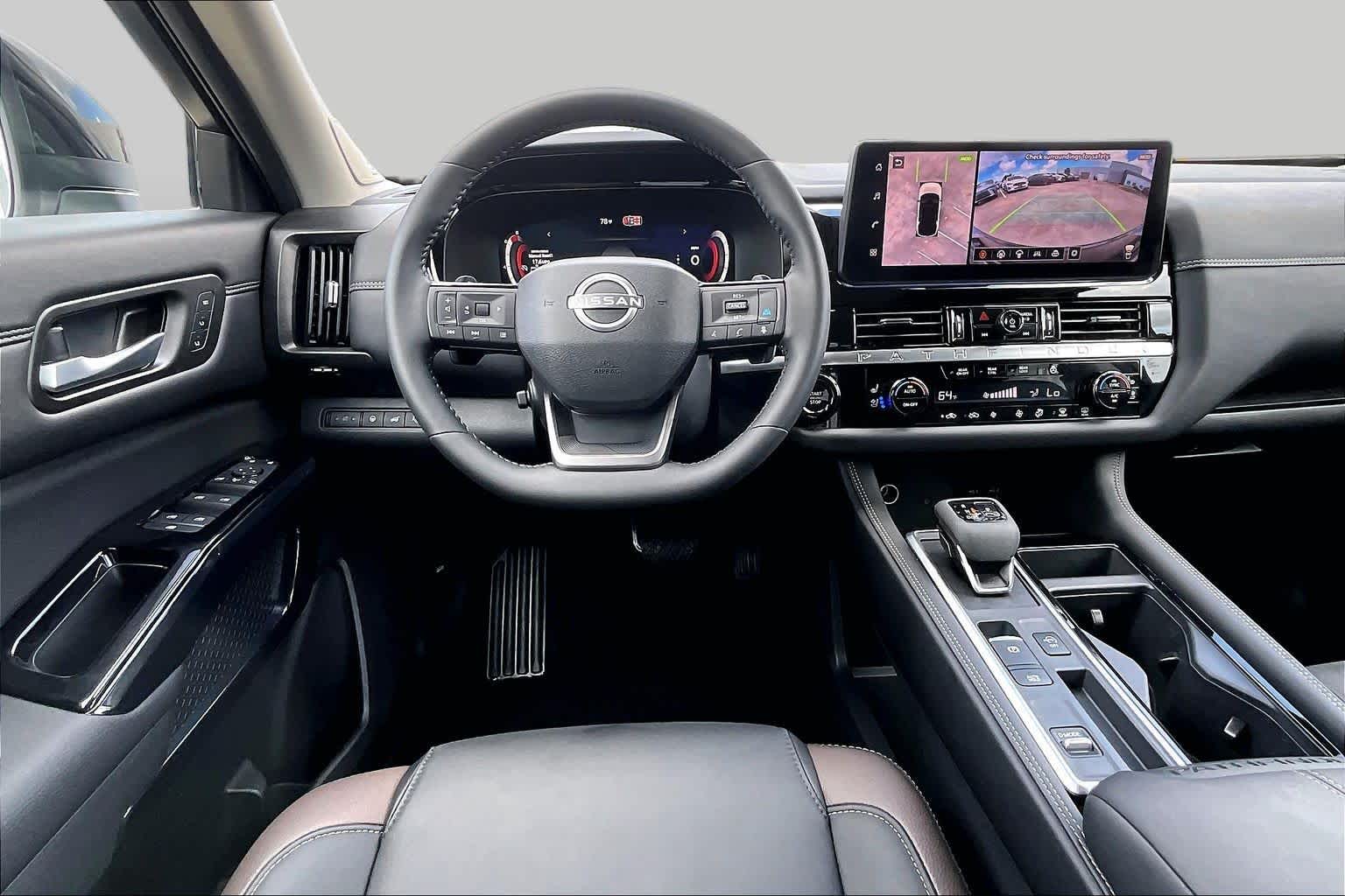 2026 Nissan Pathfinder Platinum Everest White Pearl Tricoat/Super Black at Group 1 GMC Buick South