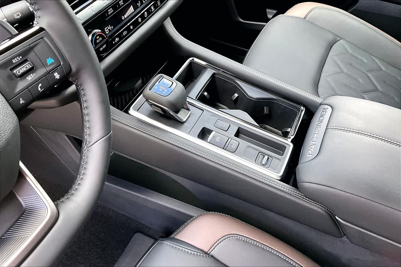 2026 Nissan Pathfinder Platinum Everest White Pearl Tricoat/Super Black at Group 1 GMC Buick South