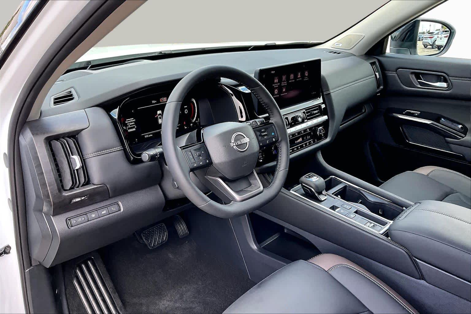 2026 Nissan Pathfinder Platinum Everest White Pearl Tricoat/Super Black at Group 1 GMC Buick South