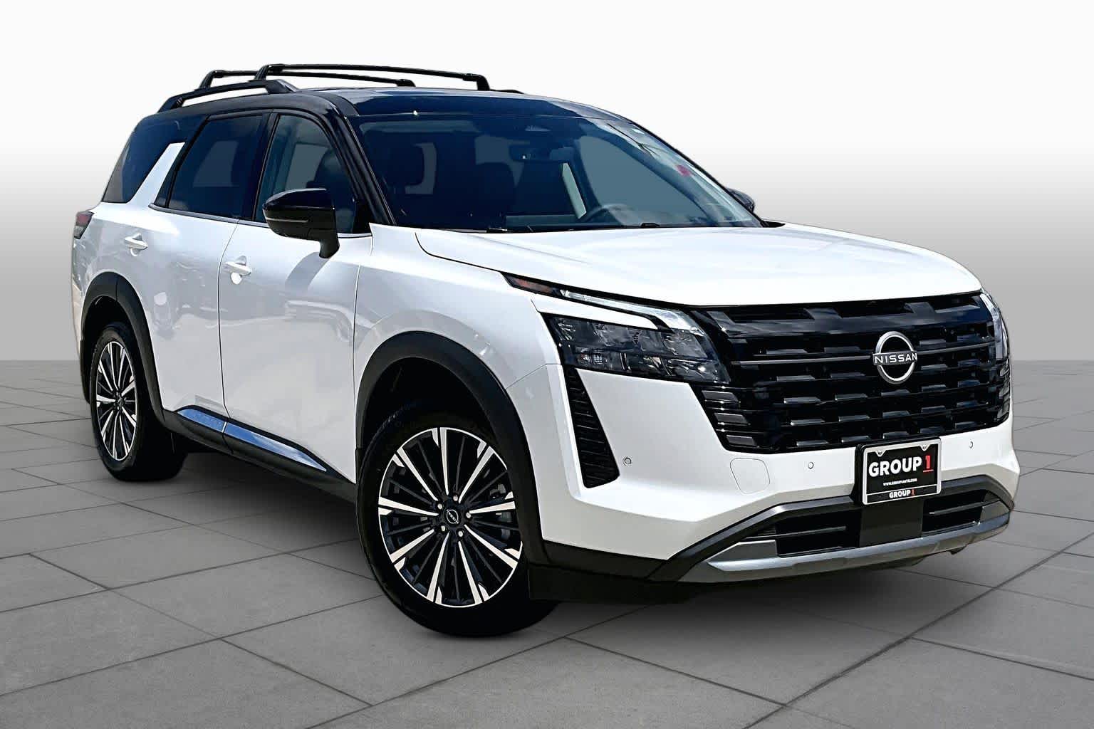 2026 Nissan Pathfinder Platinum Everest White Pearl Tricoat/Super Black at Group 1 GMC Buick South