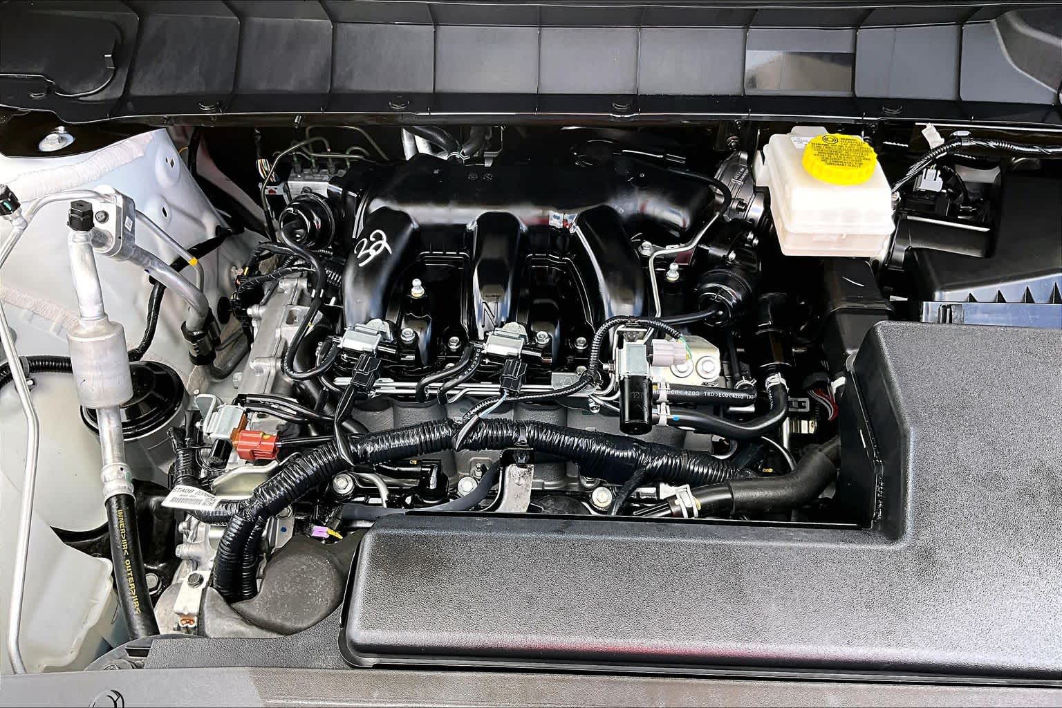 2026 Nissan Pathfinder Platinum Everest White Pearl Tricoat/Super Black at Group 1 GMC Buick South