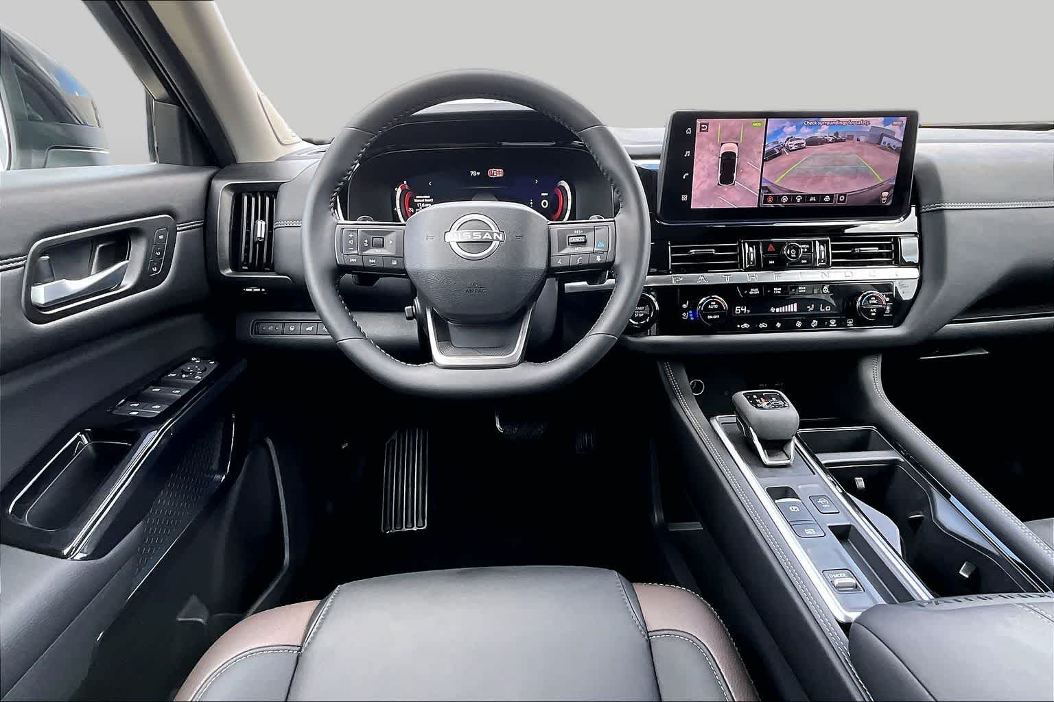 2026 Nissan Pathfinder Platinum Everest White Pearl Tricoat/Super Black at Group 1 Toyota Southwest