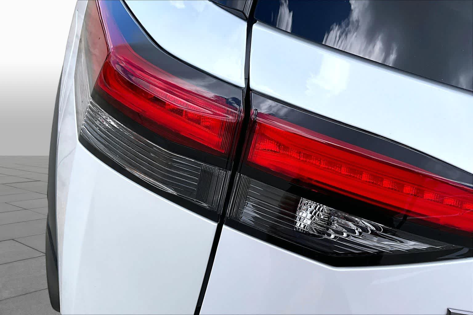 2026 Nissan Pathfinder Platinum Everest White Pearl Tricoat/Super Black at Group 1 Toyota Southwest