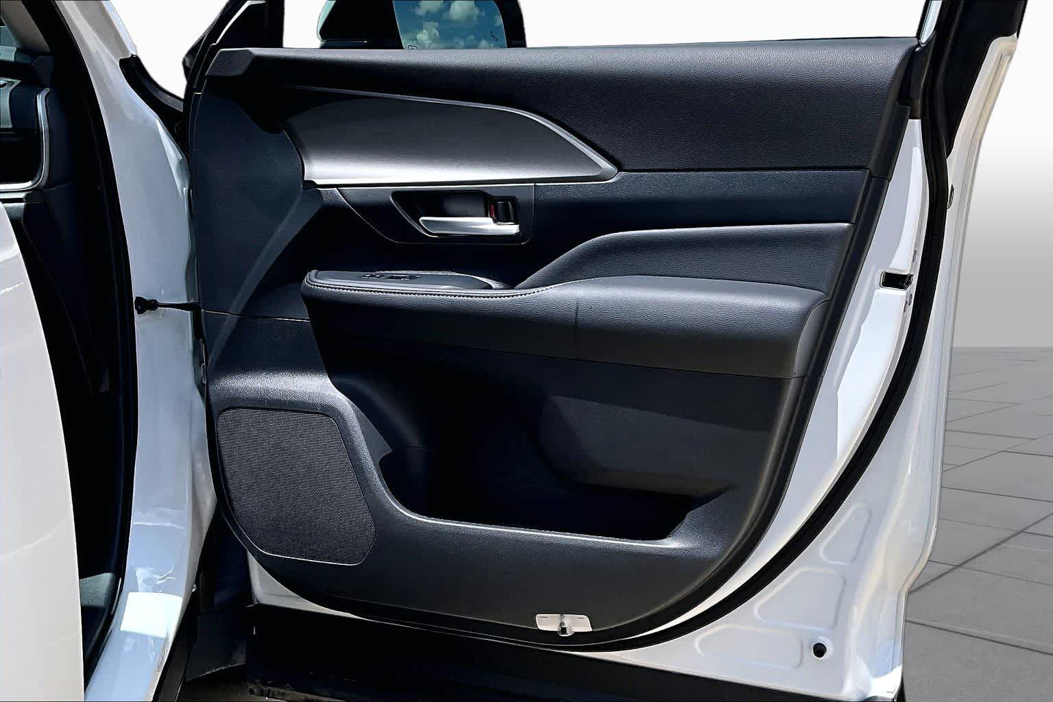 2024 Toyota Grand Highlander XLE Wind Chill Pearl at Lexus Southwest Houston