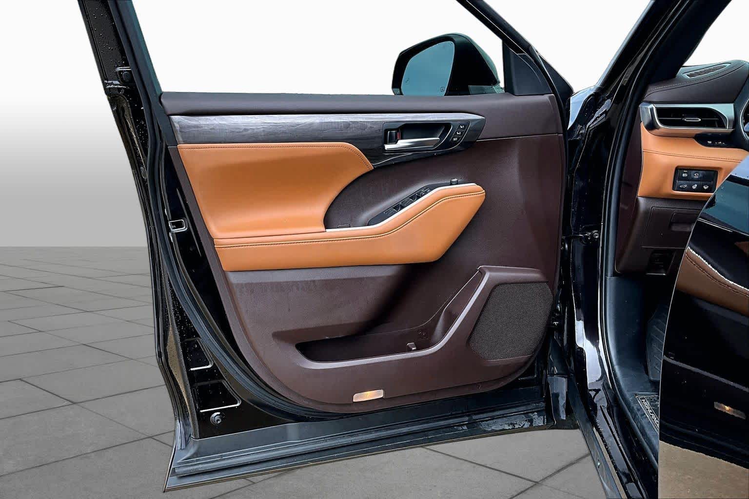 2020 Toyota Highlander Platinum Opulent Amber at Team Honda