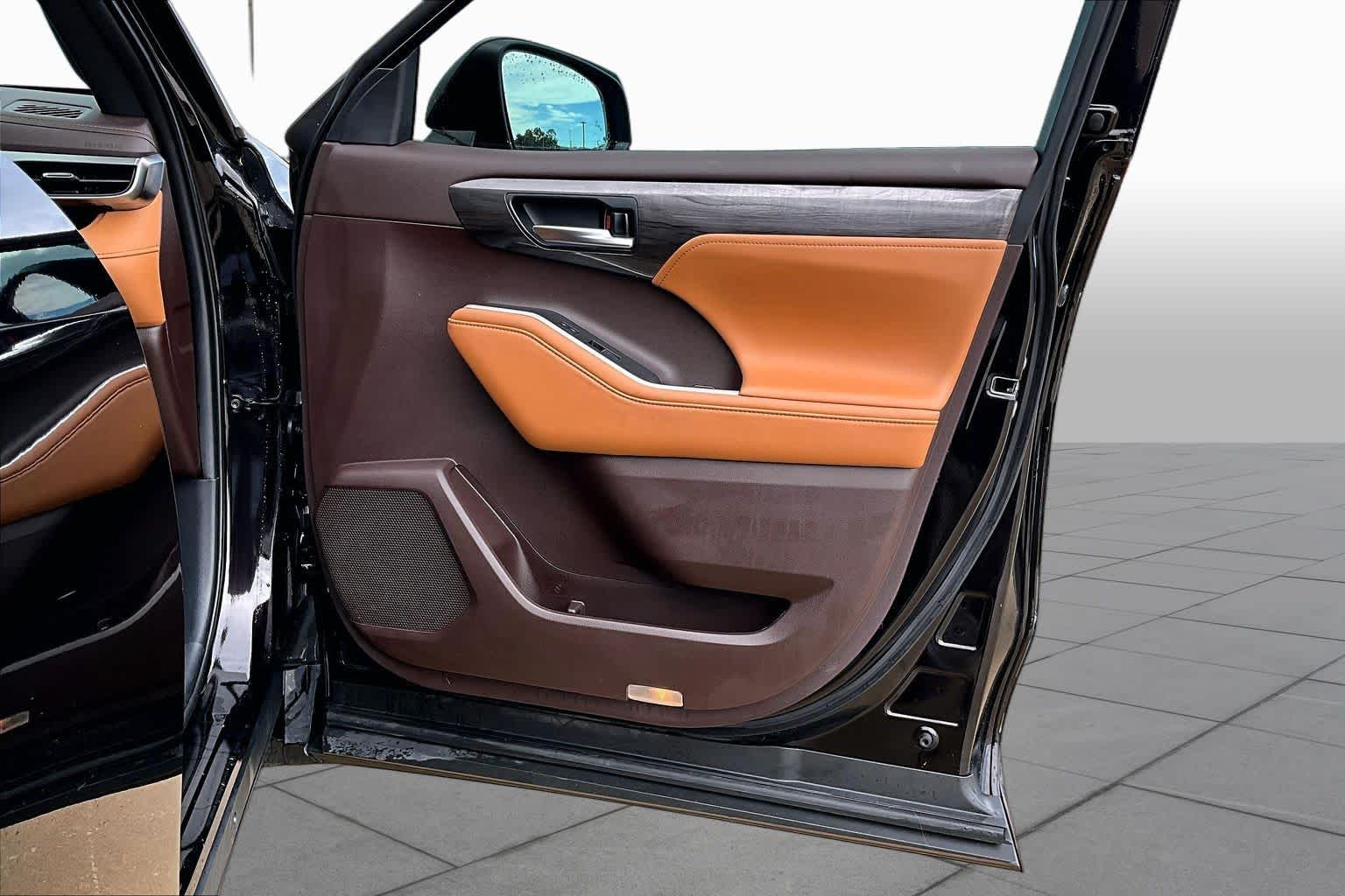 2020 Toyota Highlander Platinum Opulent Amber at Team Honda