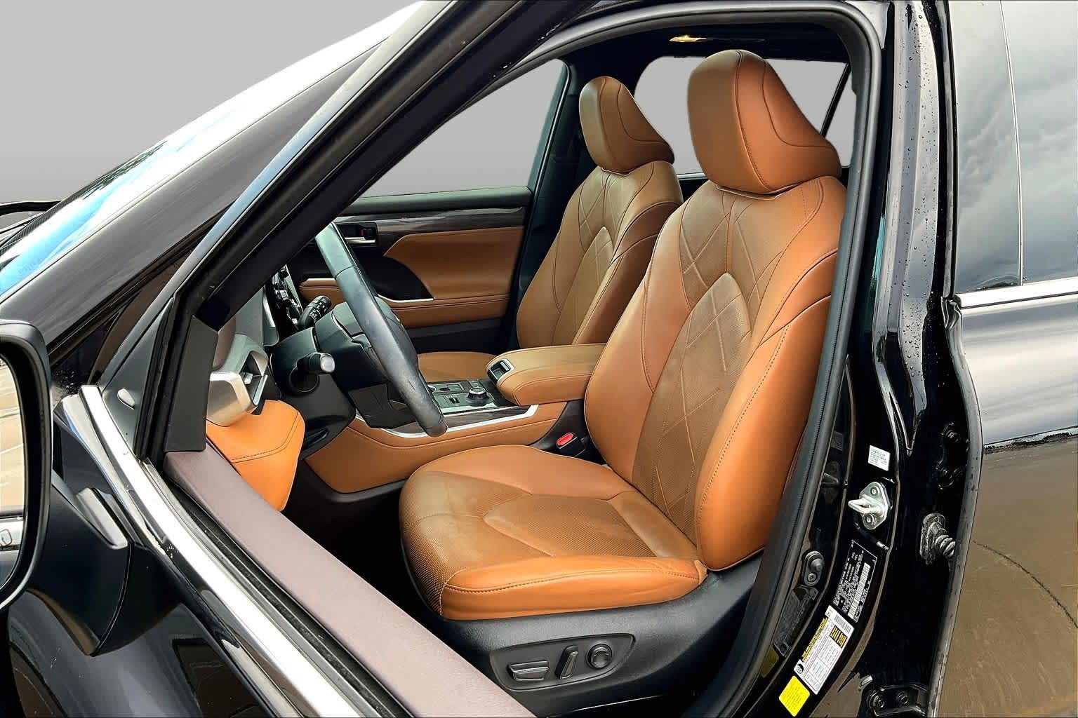 2020 Toyota Highlander Platinum Opulent Amber at Team Honda