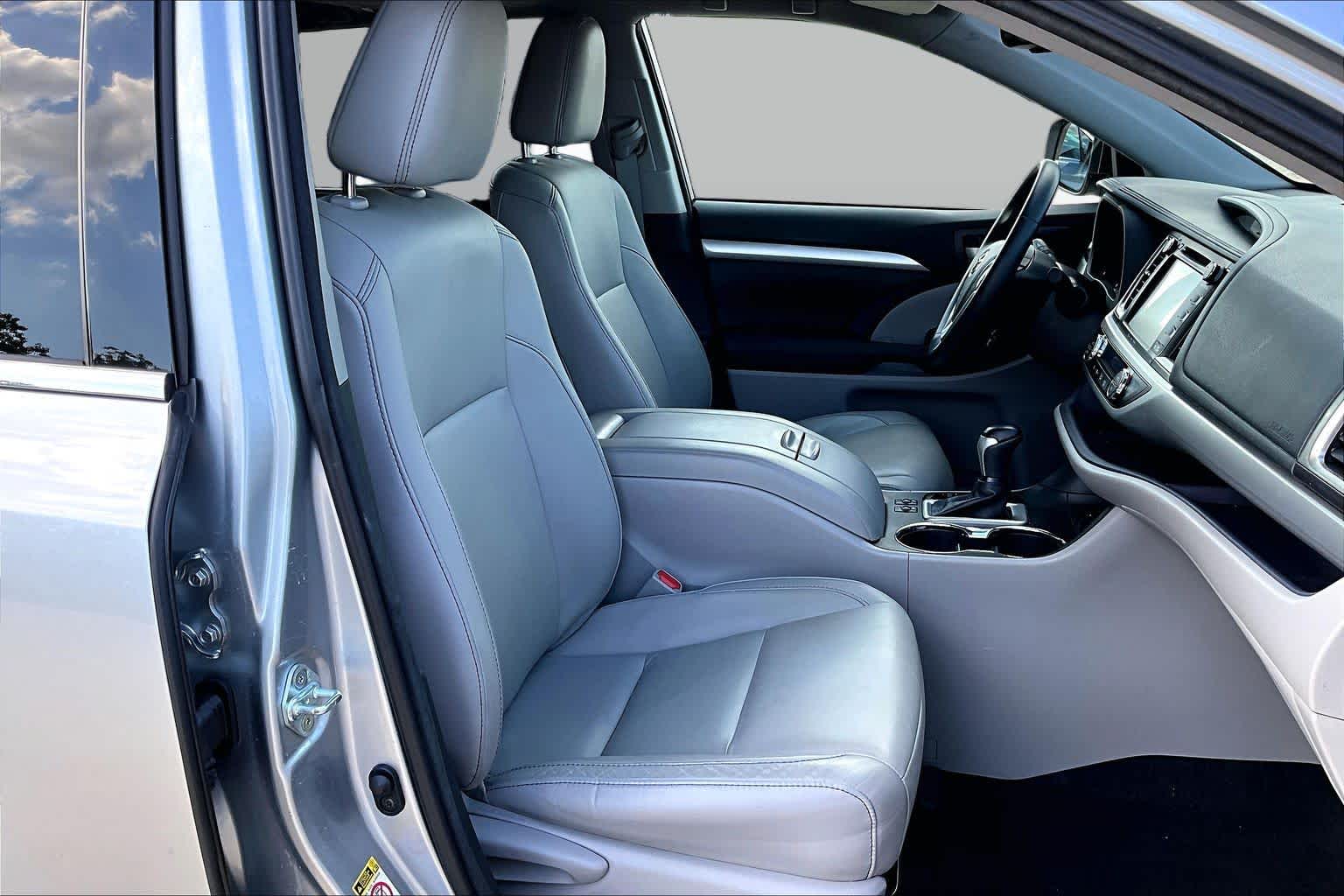 2016 Toyota Highlander XLE Silver Sky Metallic at AutoNation Toyota Gulf Fwy