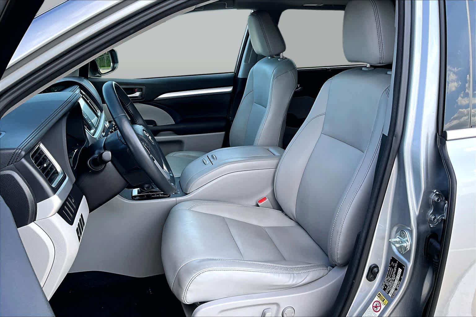 2016 Toyota Highlander XLE Silver Sky Metallic at AutoNation Toyota Gulf Fwy