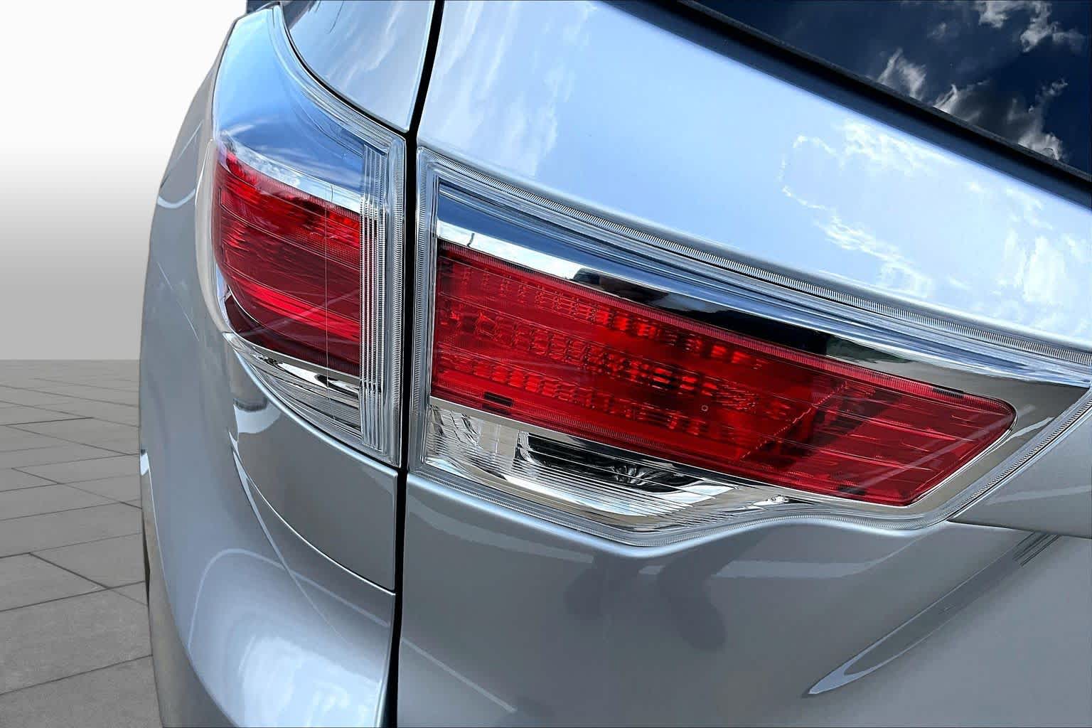 2016 Toyota Highlander XLE Silver Sky Metallic at AutoNation Toyota Gulf Fwy
