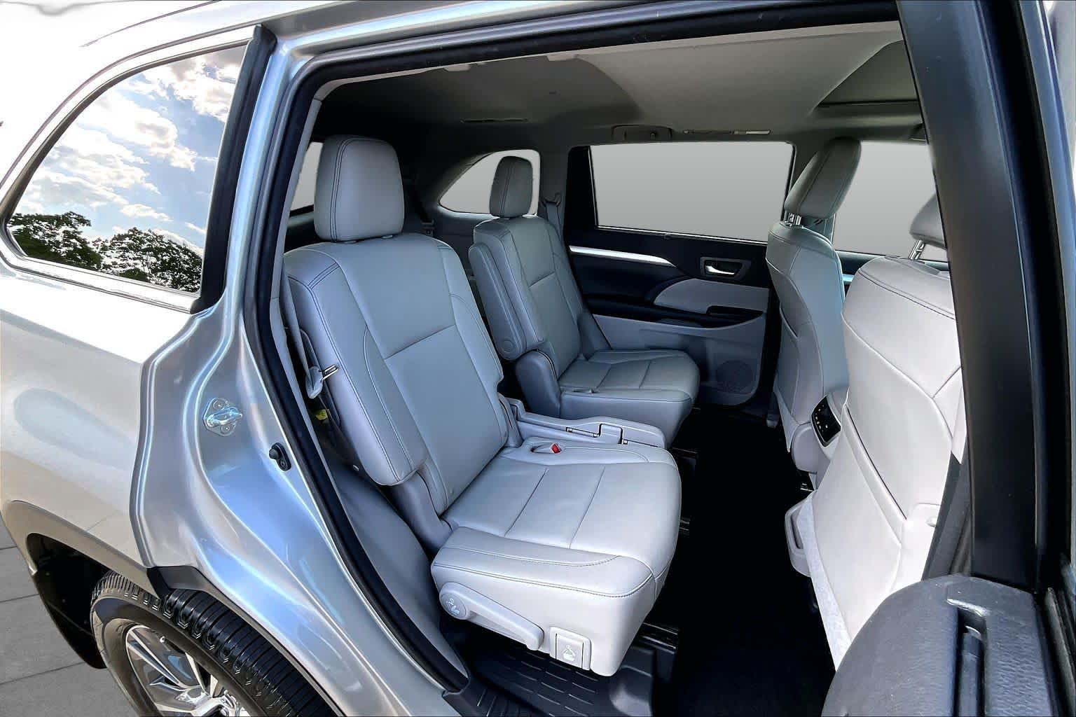 2016 Toyota Highlander XLE Silver Sky Metallic at AutoNation Toyota Gulf Fwy