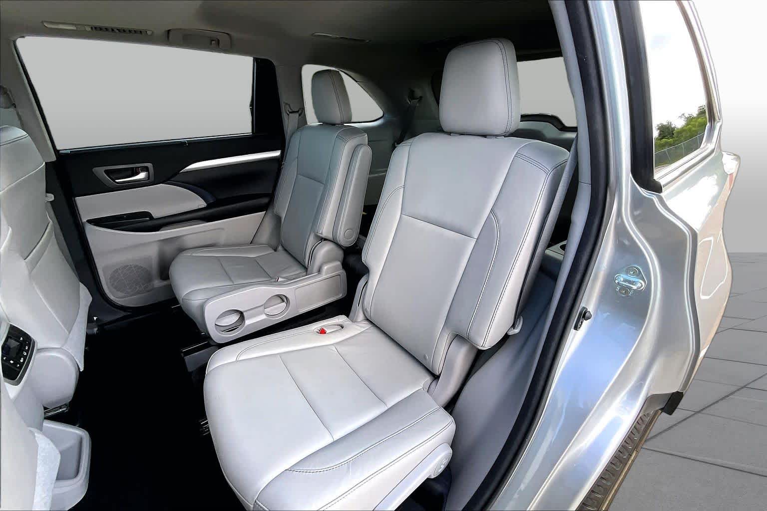 2016 Toyota Highlander XLE Silver Sky Metallic at AutoNation Toyota Gulf Fwy