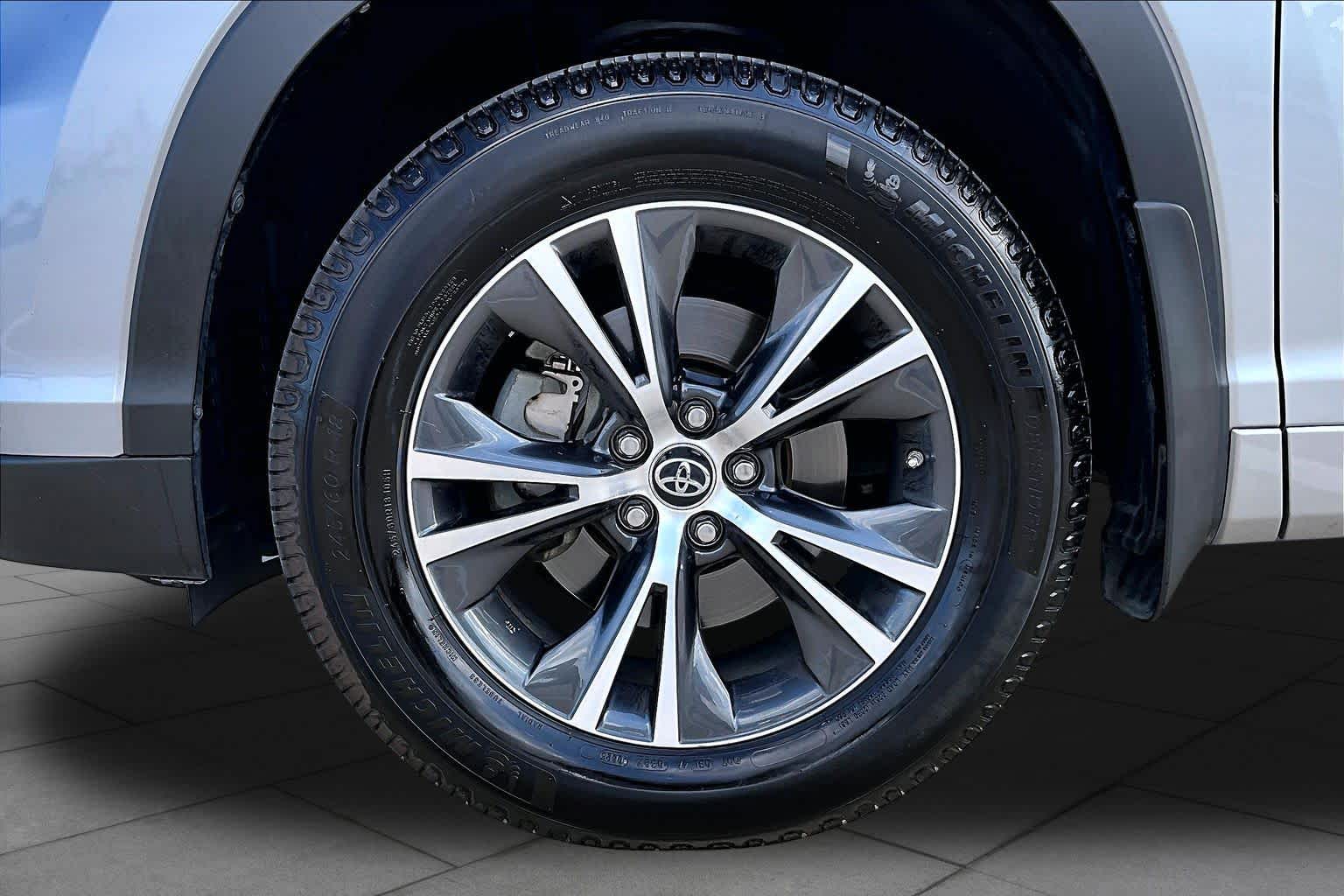 2016 Toyota Highlander XLE Silver Sky Metallic at AutoNation Toyota Gulf Fwy