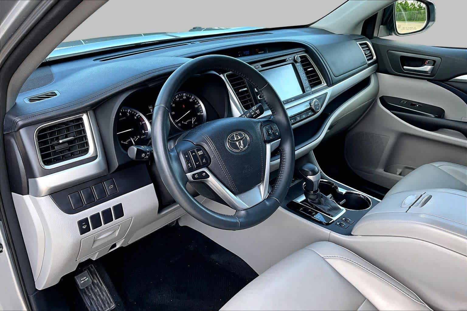 2016 Toyota Highlander XLE Silver Sky Metallic at AutoNation Toyota Gulf Fwy