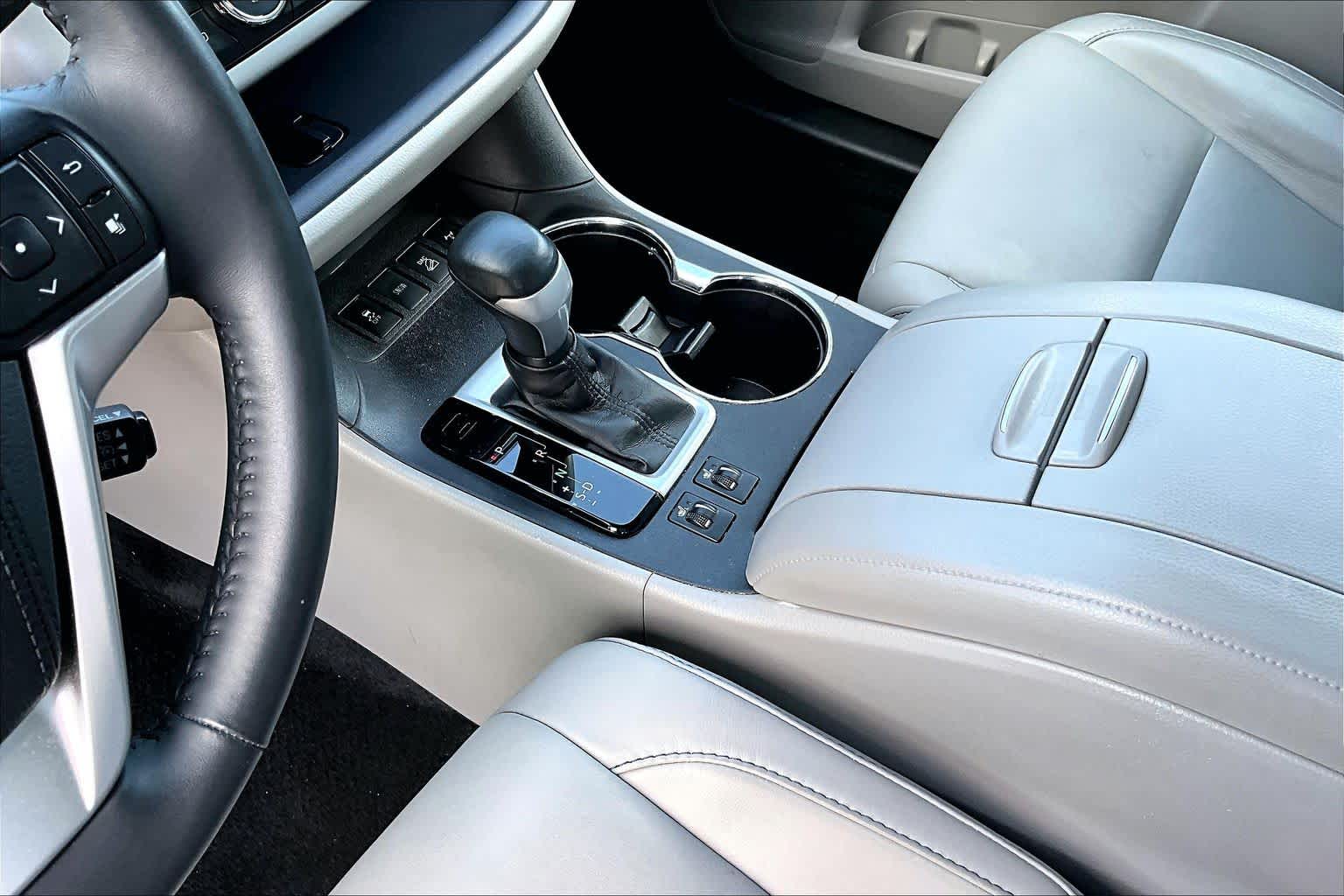2016 Toyota Highlander XLE Silver Sky Metallic at AutoNation Toyota Gulf Fwy