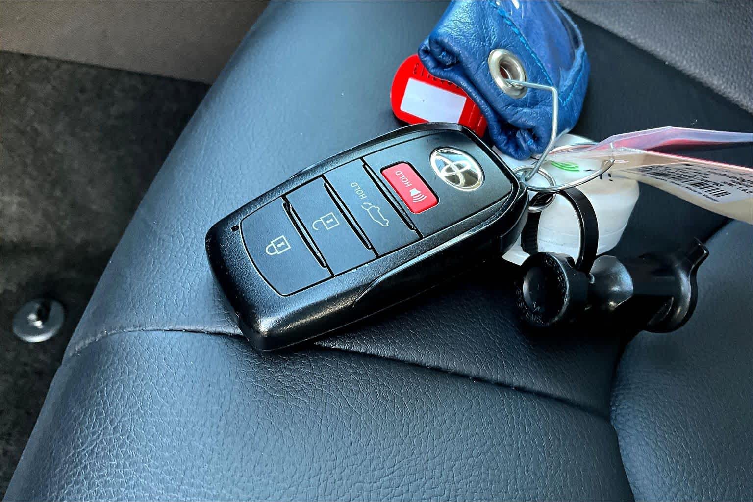 2025 Toyota Highlander XLE Magnetic Gray Metallic at AutoNation Toyota Gulf Fwy