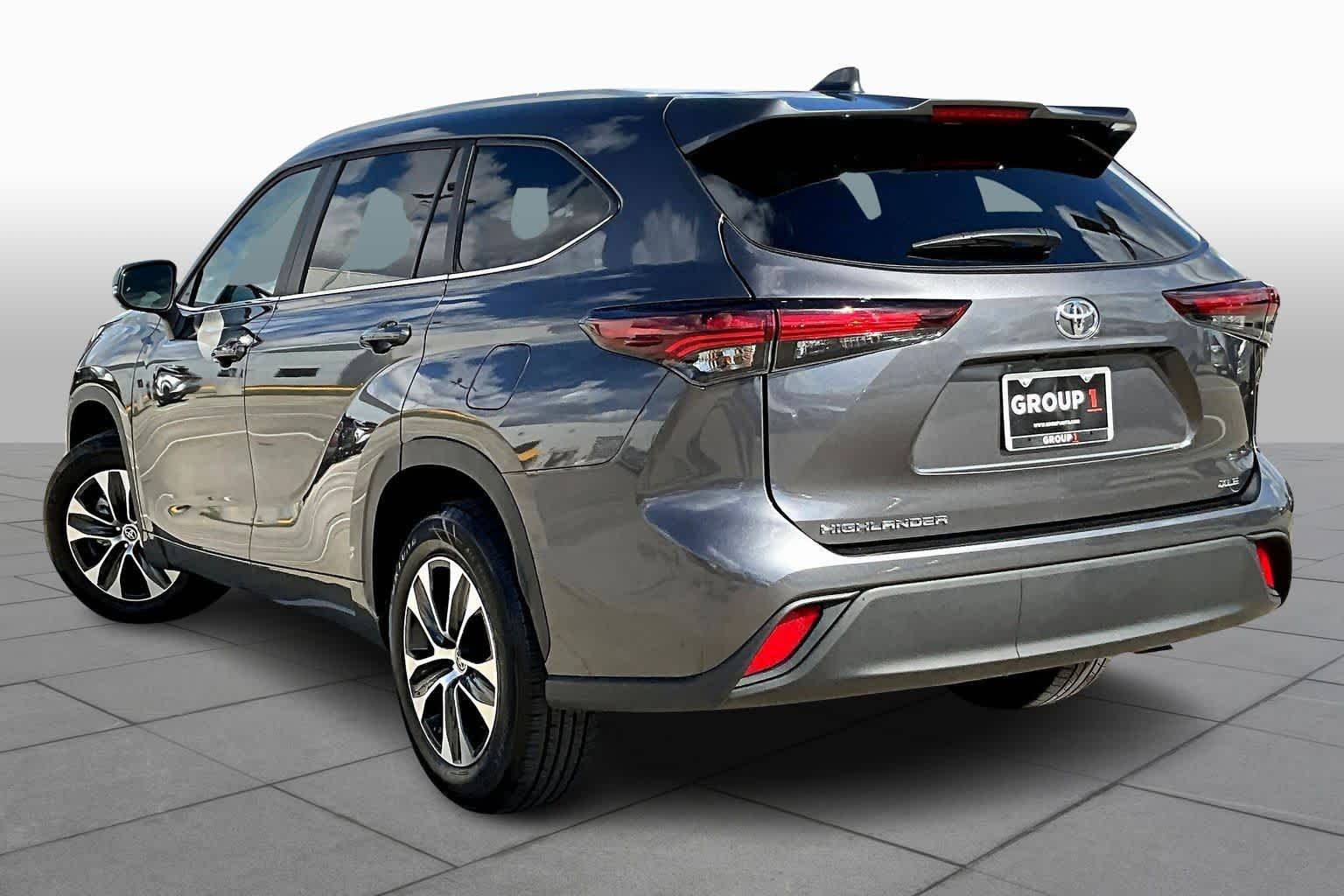 2025 Toyota Highlander XLE Magnetic Gray Metallic at AutoNation Toyota Gulf Fwy