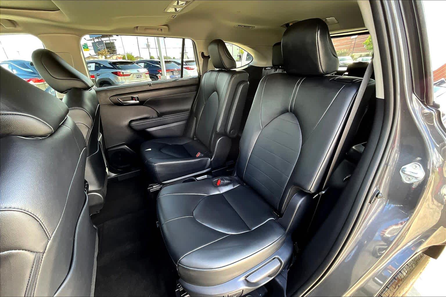 2025 Toyota Highlander XLE Magnetic Gray Metallic at AutoNation Toyota Gulf Fwy