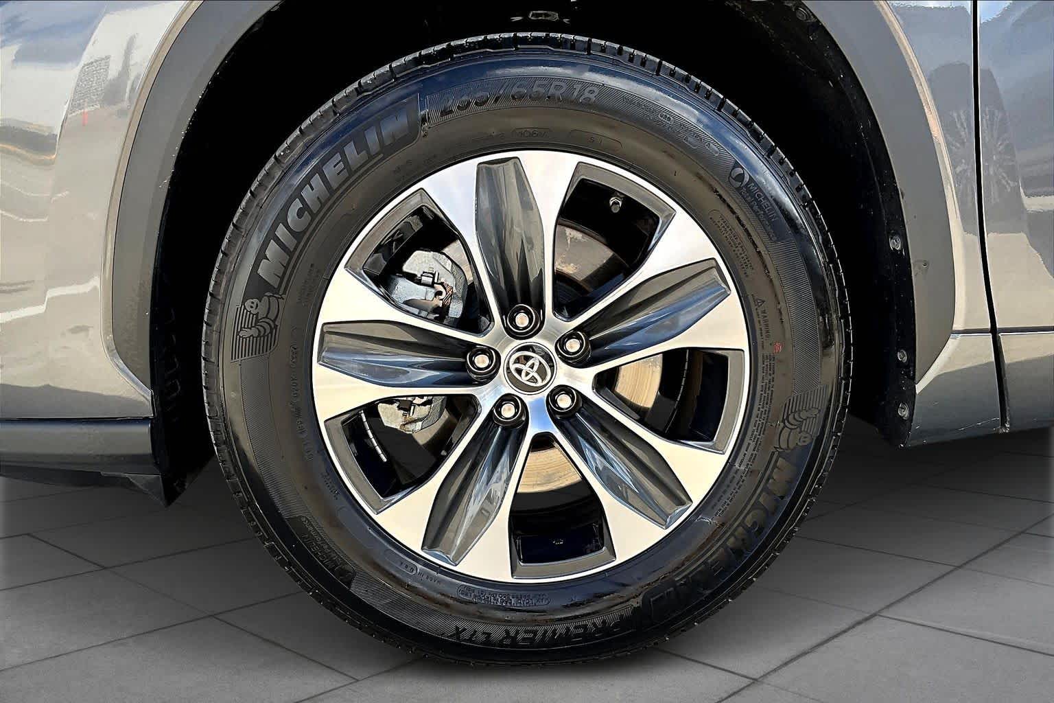 2025 Toyota Highlander XLE Magnetic Gray Metallic at AutoNation Toyota Gulf Fwy