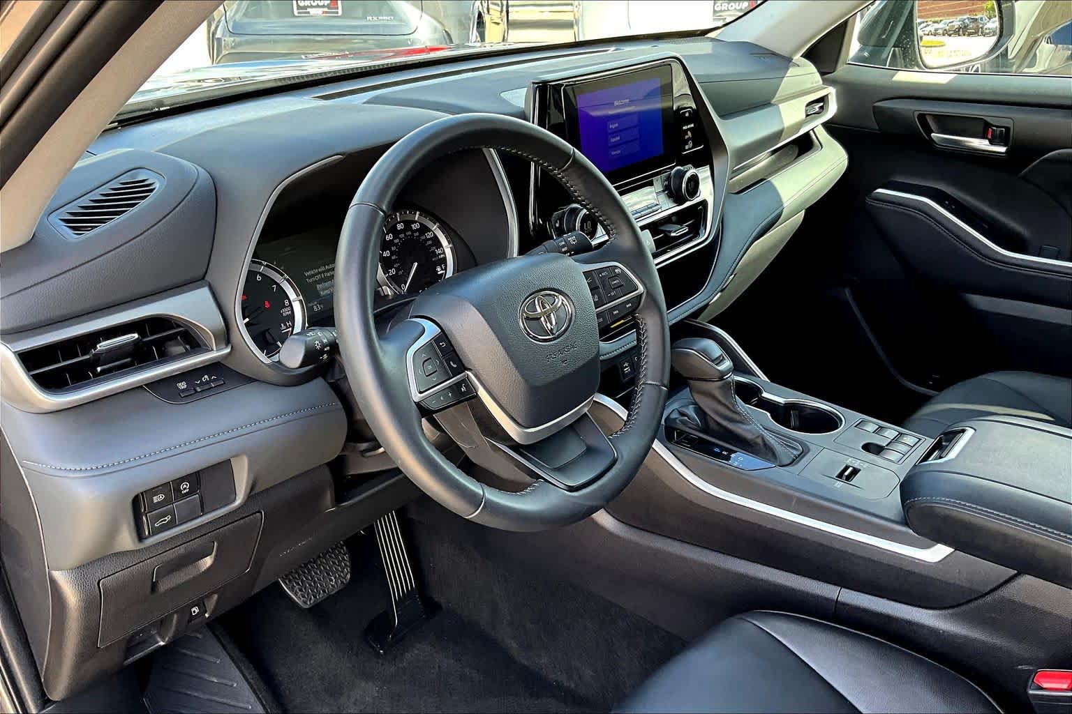 2025 Toyota Highlander XLE Magnetic Gray Metallic at AutoNation Toyota Gulf Fwy