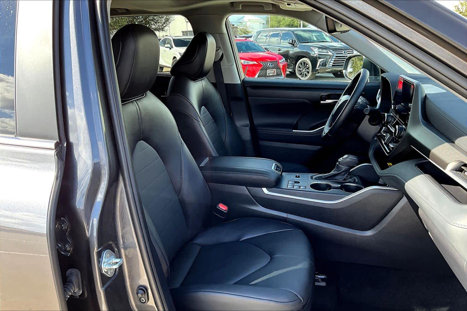 2025 Toyota Highlander XLE Magnetic Gray Metallic at AutoNation Toyota Gulf Fwy