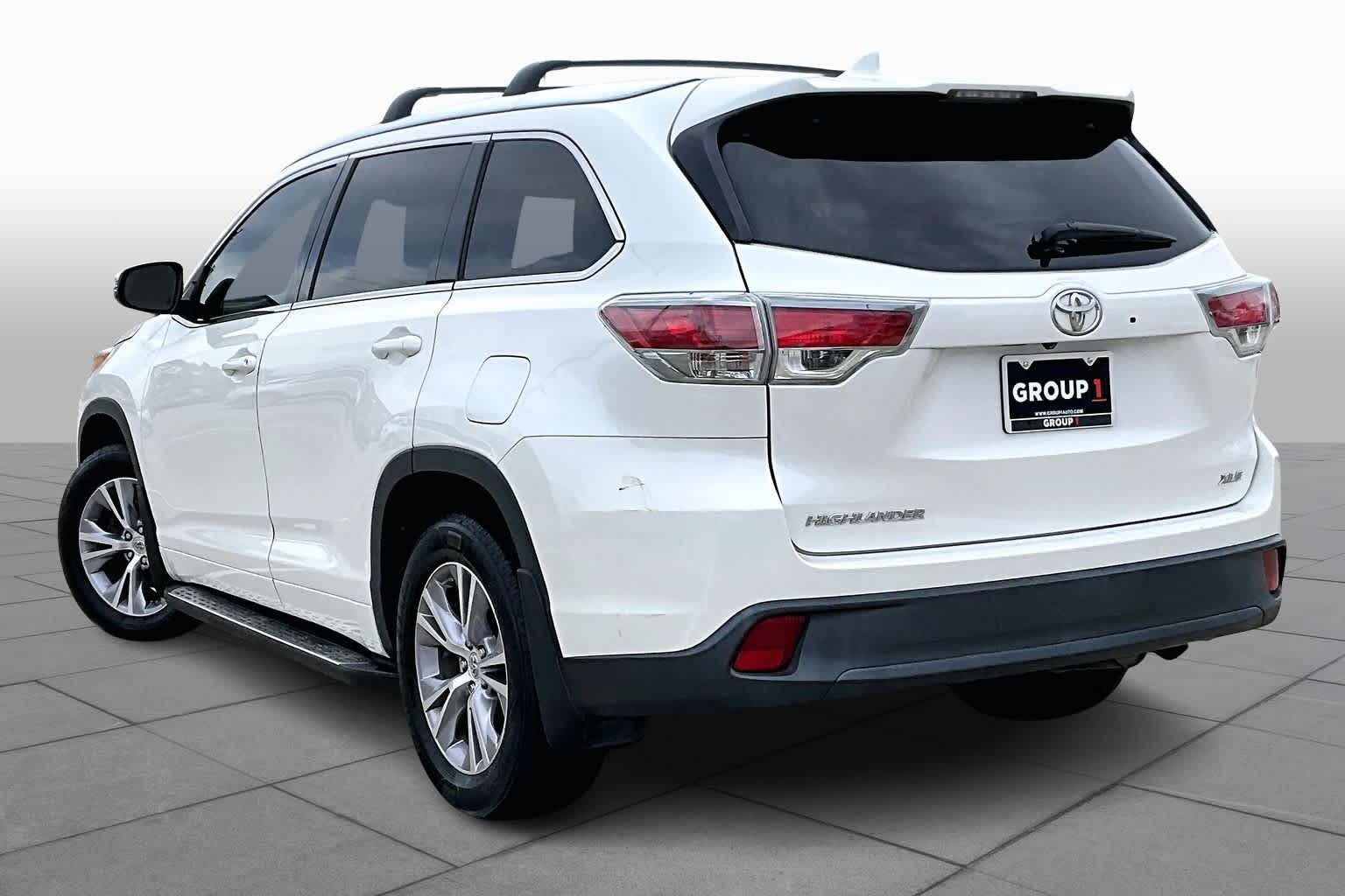 2015 Toyota Highlander XLE Blizzard Pearl at AutoNation USA Katy