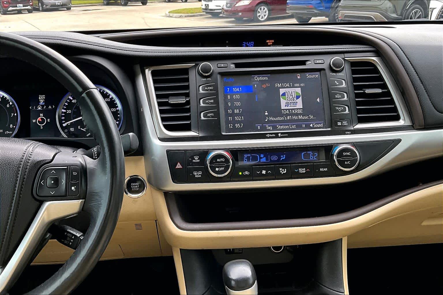 2015 Toyota Highlander XLE Blizzard Pearl at AutoNation USA Katy