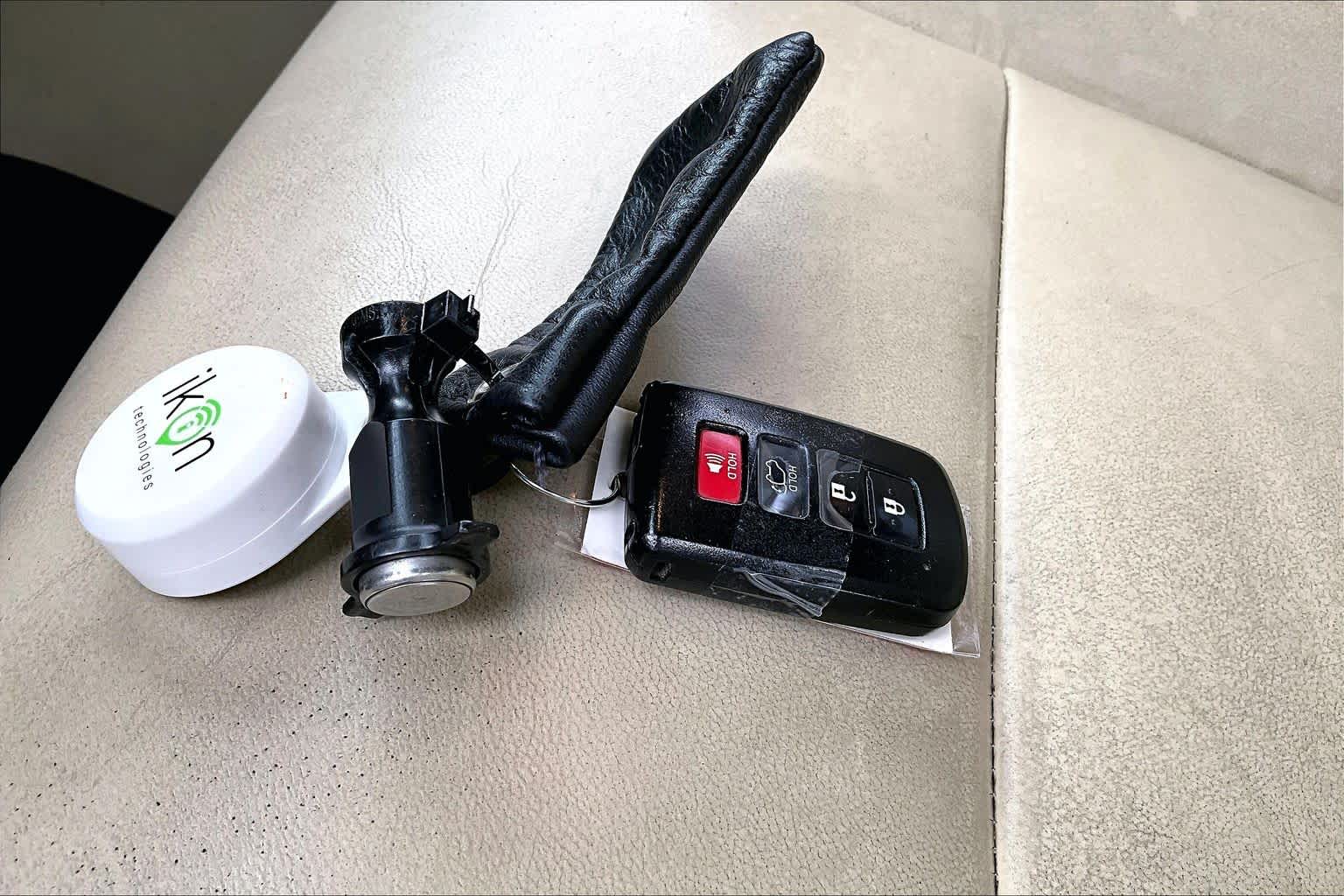 2015 Toyota Highlander XLE Blizzard Pearl at AutoNation USA Katy