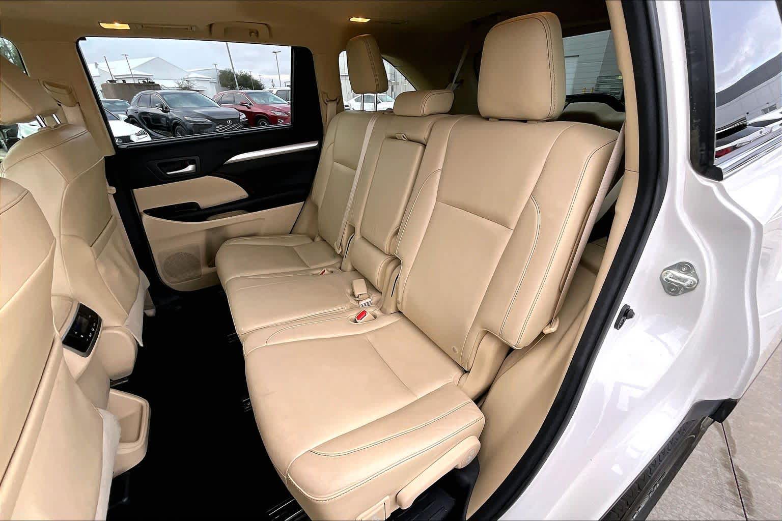 2015 Toyota Highlander XLE Blizzard Pearl at AutoNation USA Katy