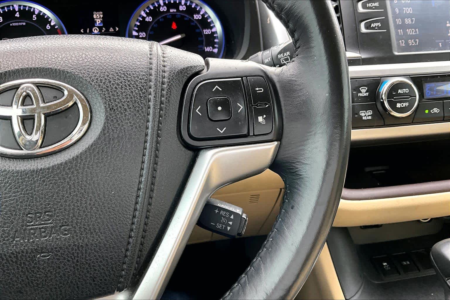 2015 Toyota Highlander XLE Blizzard Pearl at AutoNation USA Katy